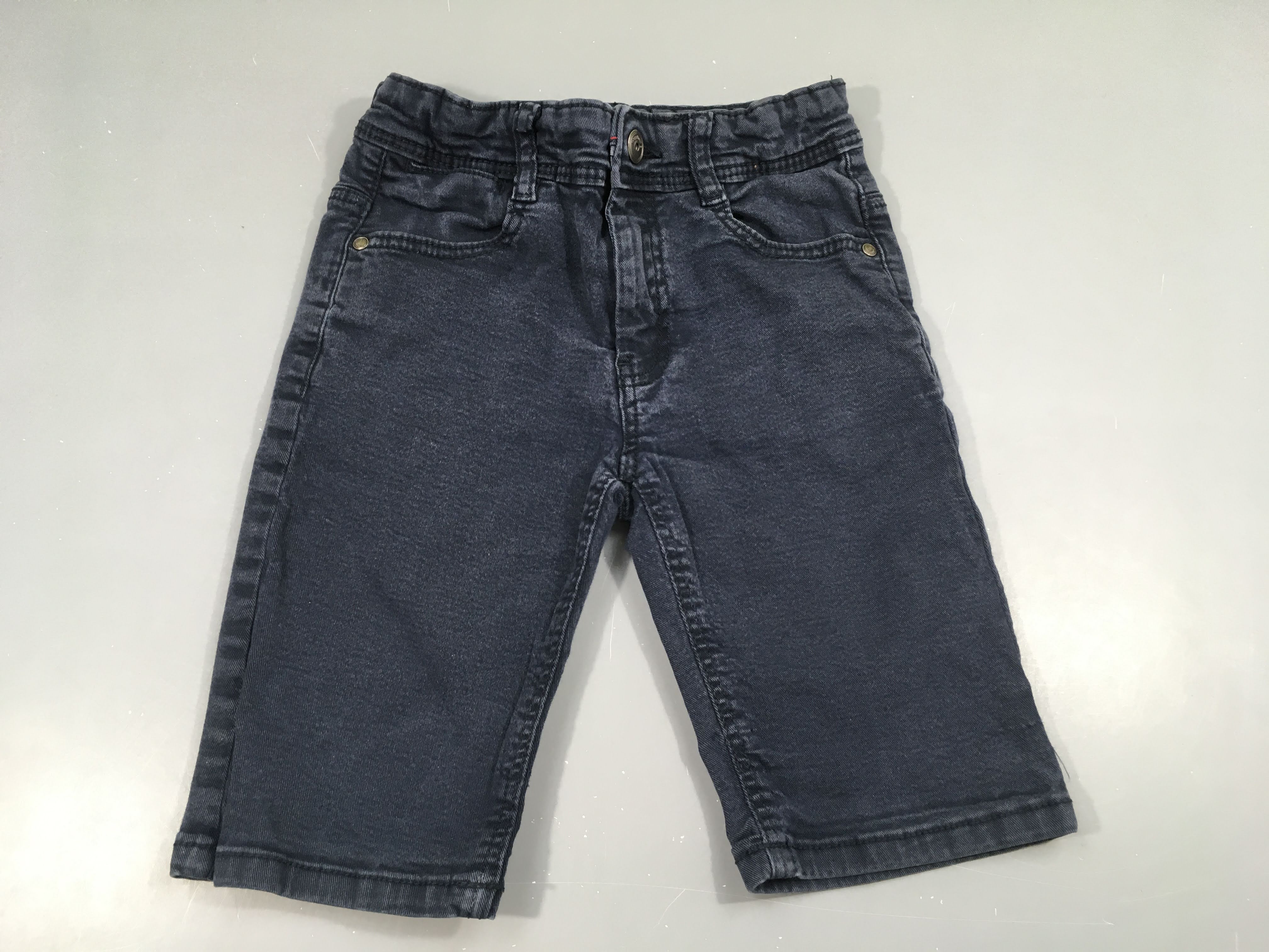 Bermuda en toile bleu foncé