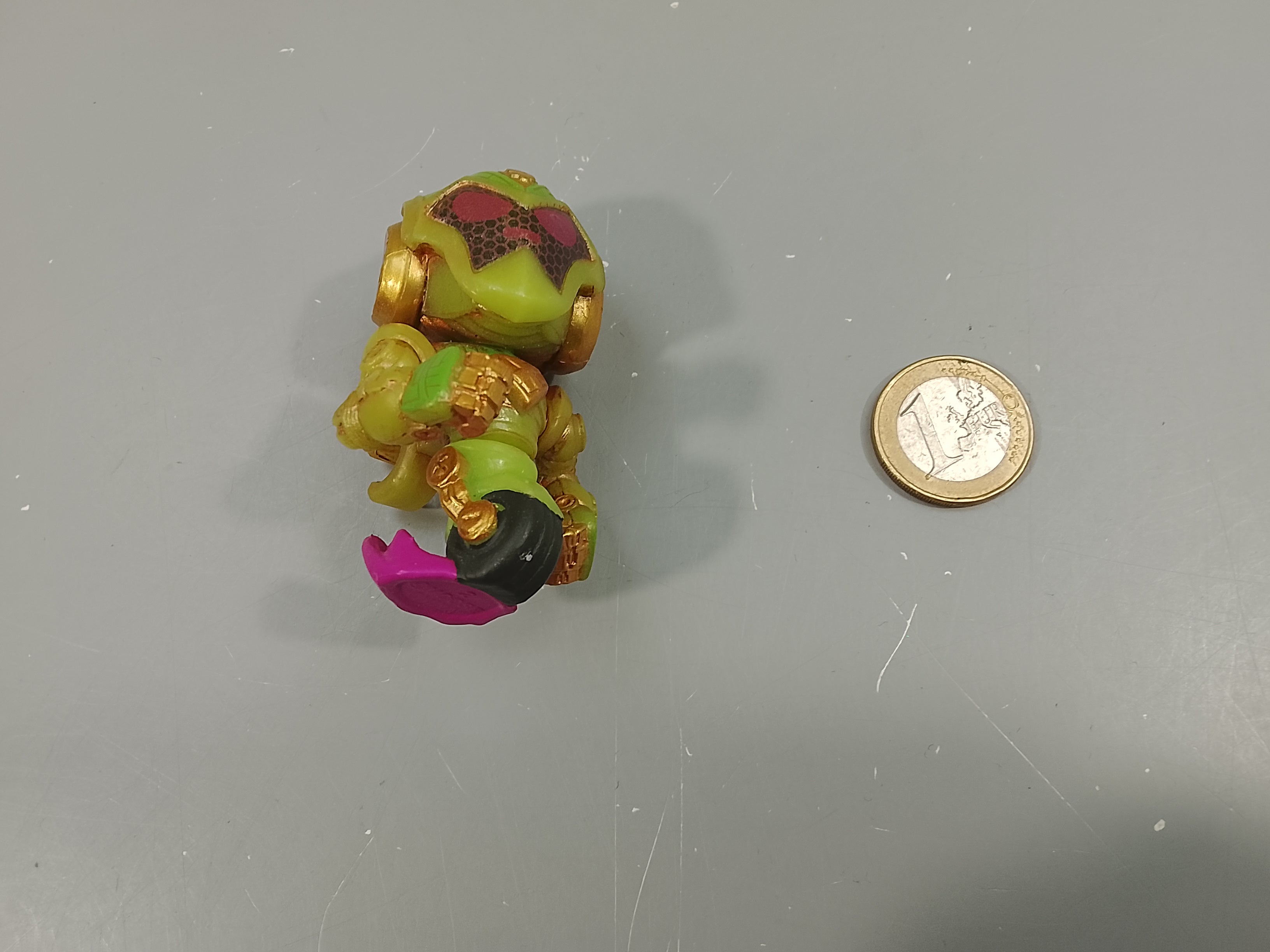 Figurine de la collection Treasure X Alliens  7cm