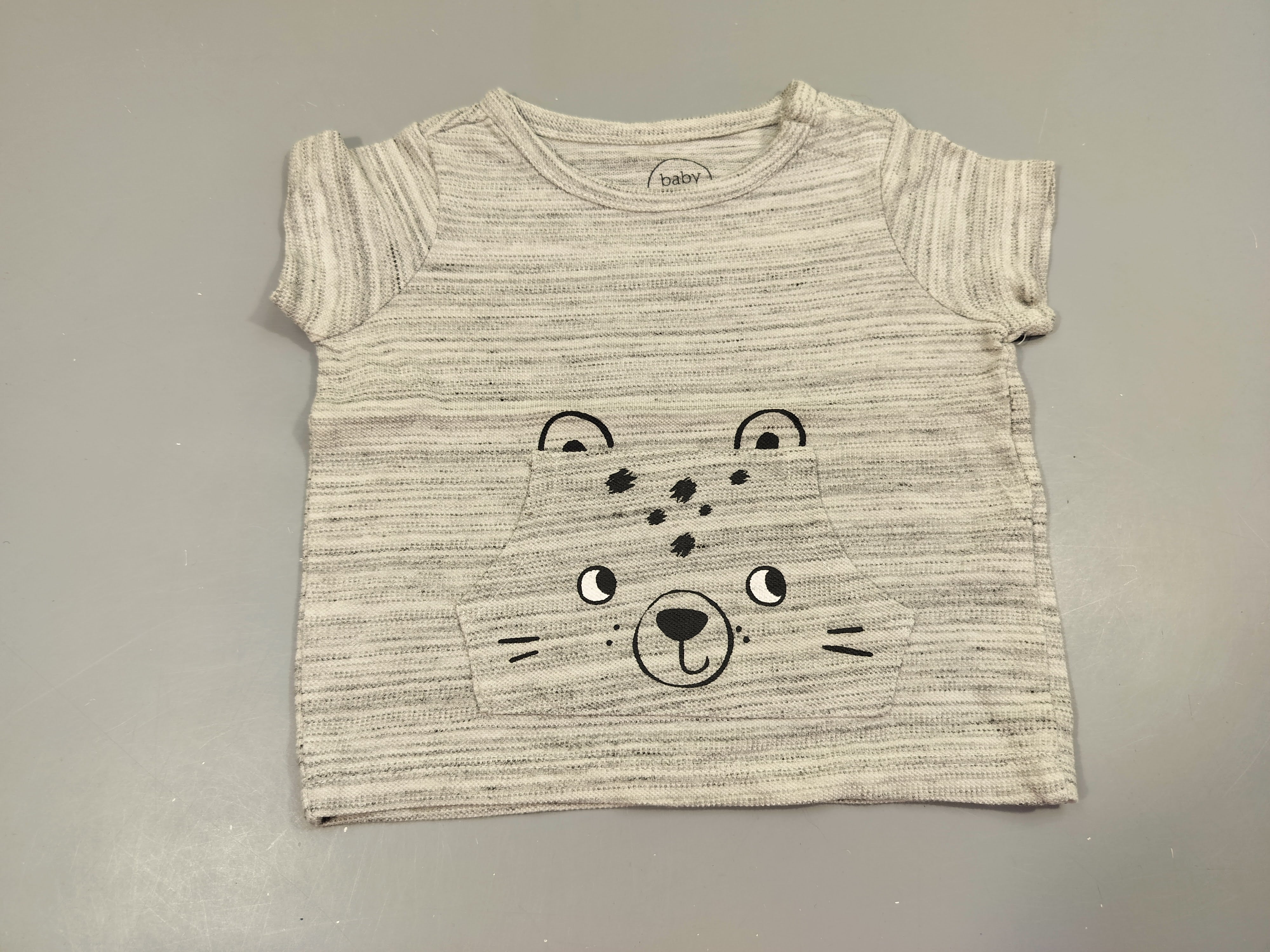 T-shirt m.c  (matière polo) rayé gris et blanc flammé, , poche léopard 95% coton 5% polyester