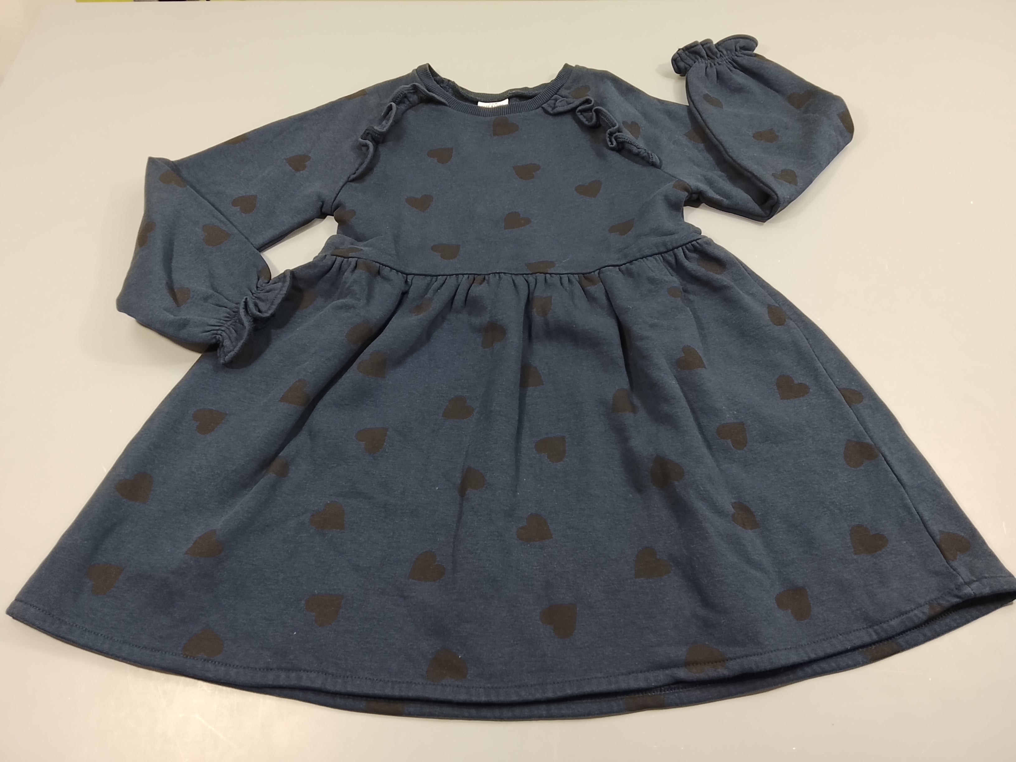 Robe m.l molleton bleu marine, coeurs noirs