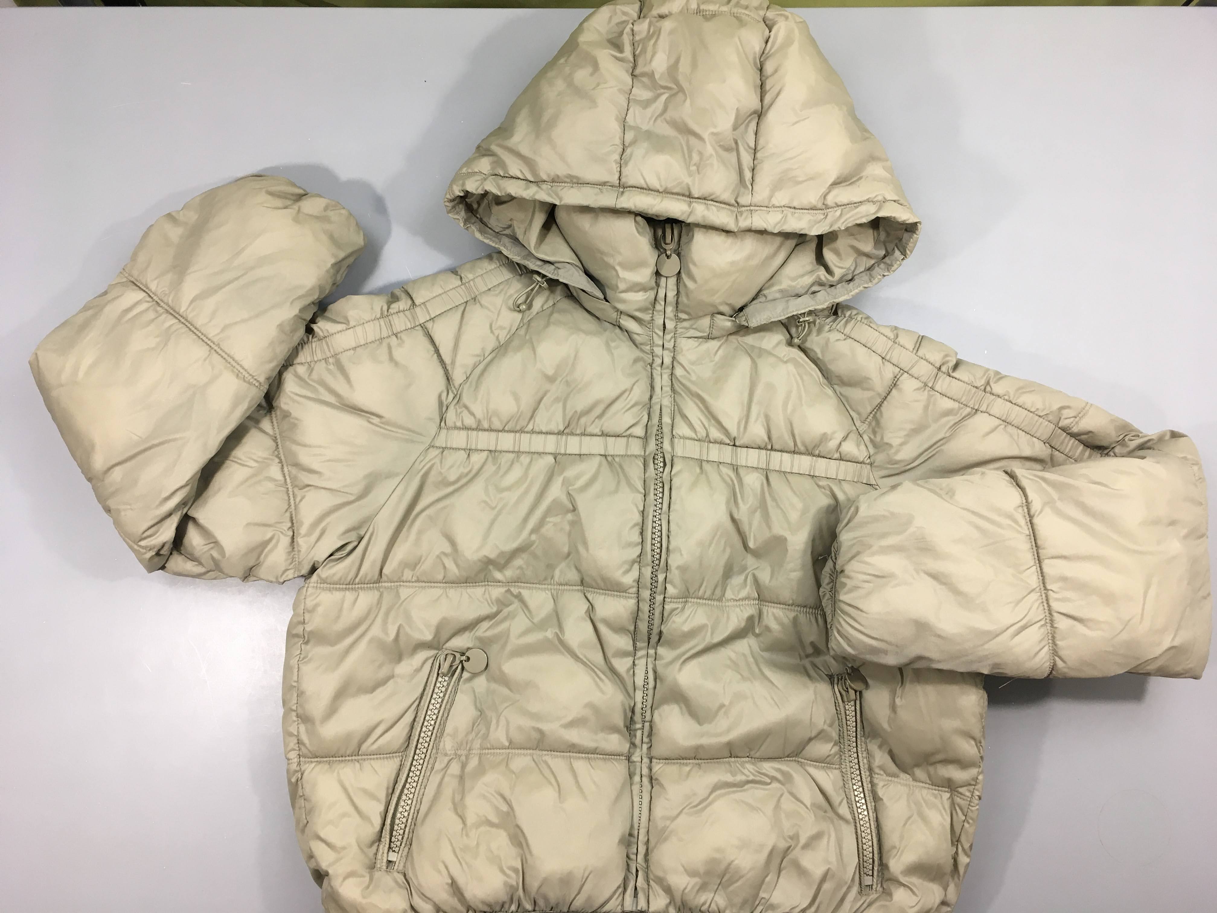 Doudoune kaki clair à capuche amovible, l'ouate a bougé suite au lavage