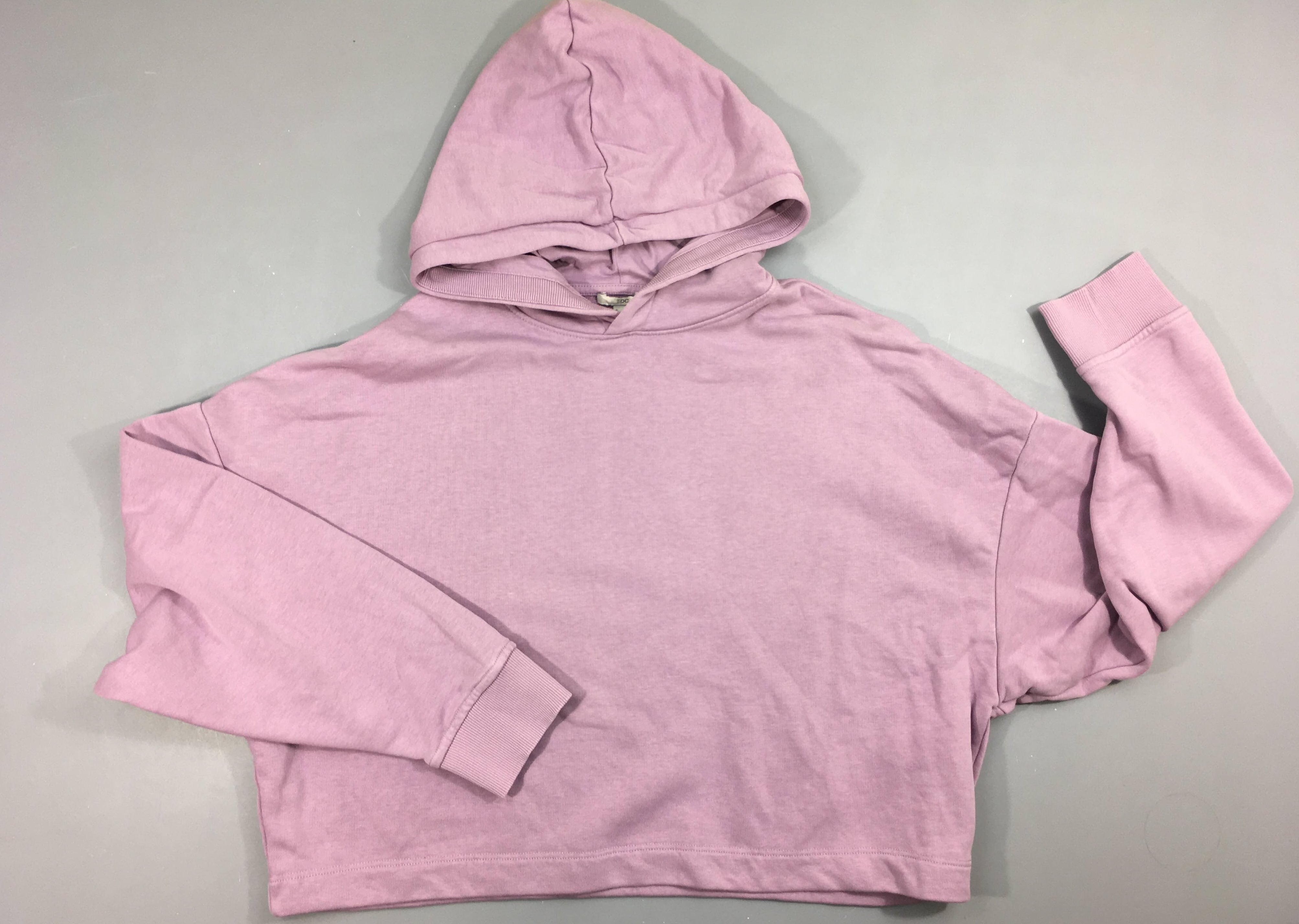 Sweat fin court mauve à capuche