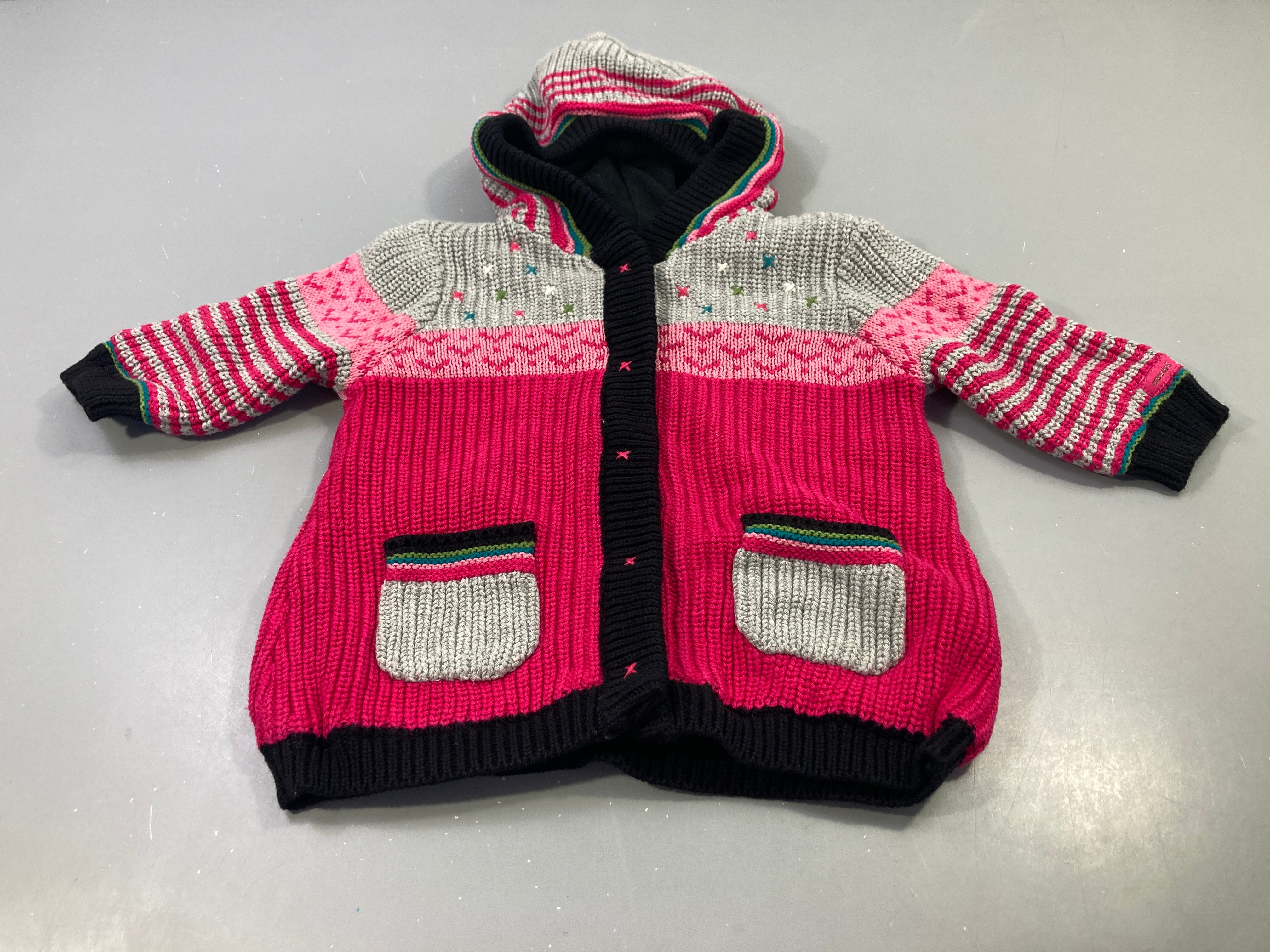 Gilet veste capuche rose/gris/noir, poches grises doublé polar