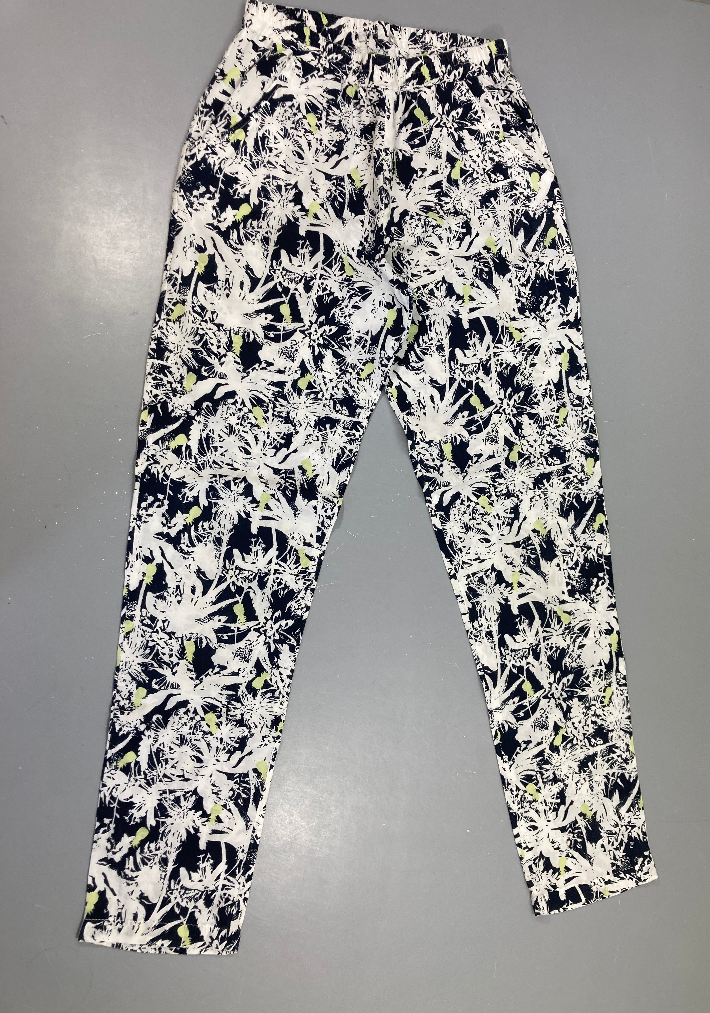 Pantalon coton gris foncé motifs palmiers blancs