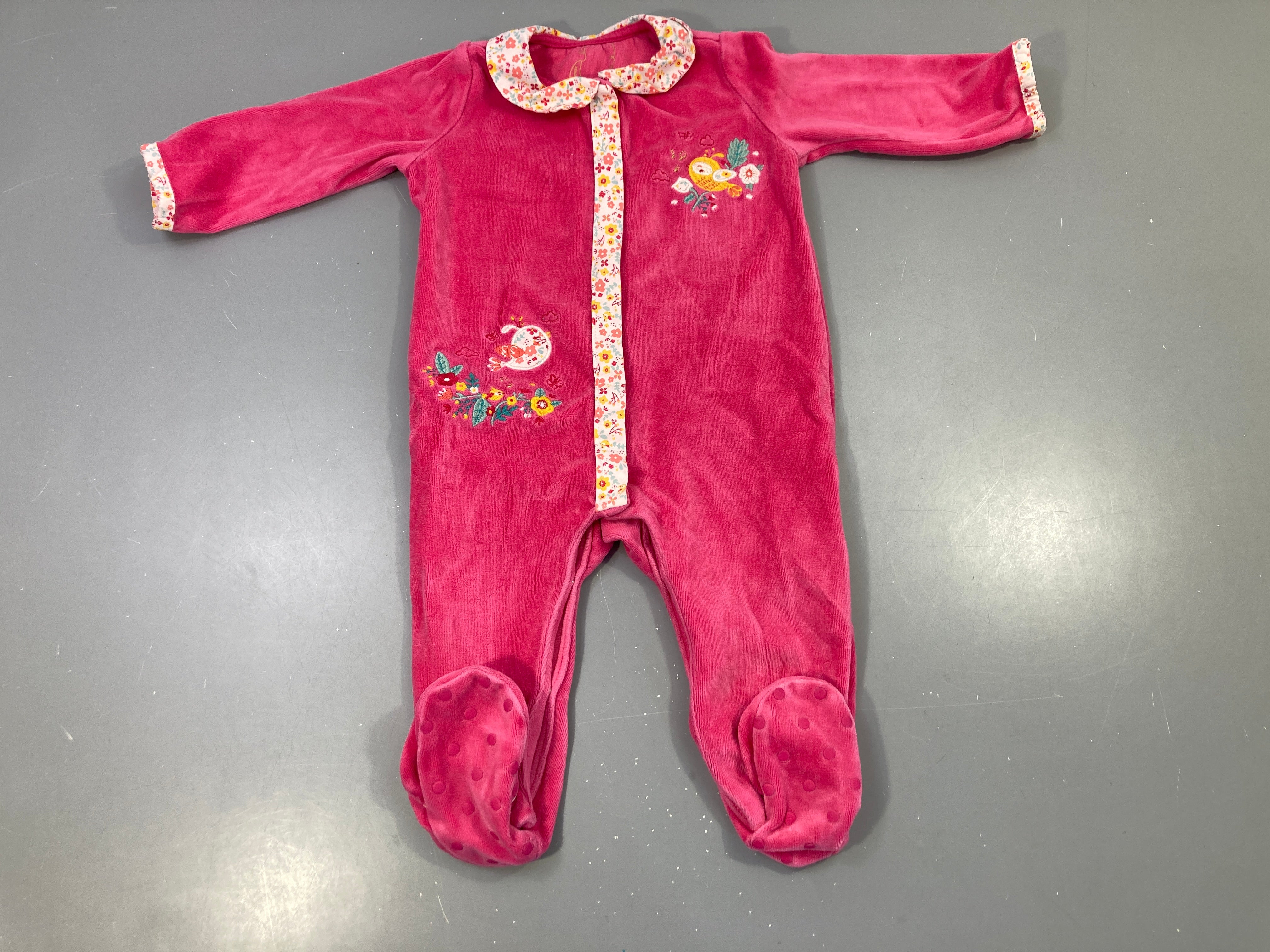 Pyjama velours fuchsia fleuri, brodé oiseaux