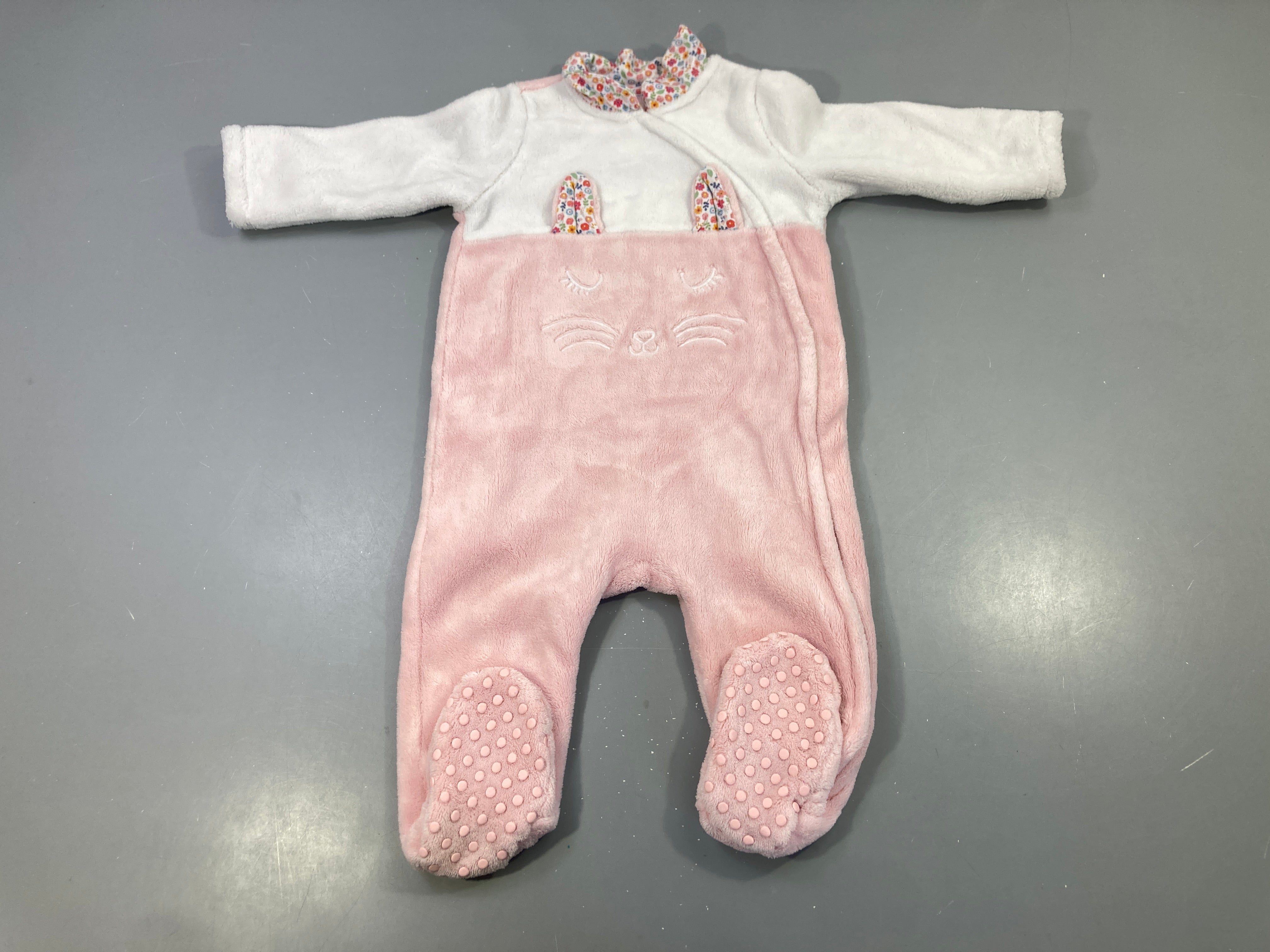 Pyjama polaire blanc/rose, oreilles fleuries, museau chat brodé