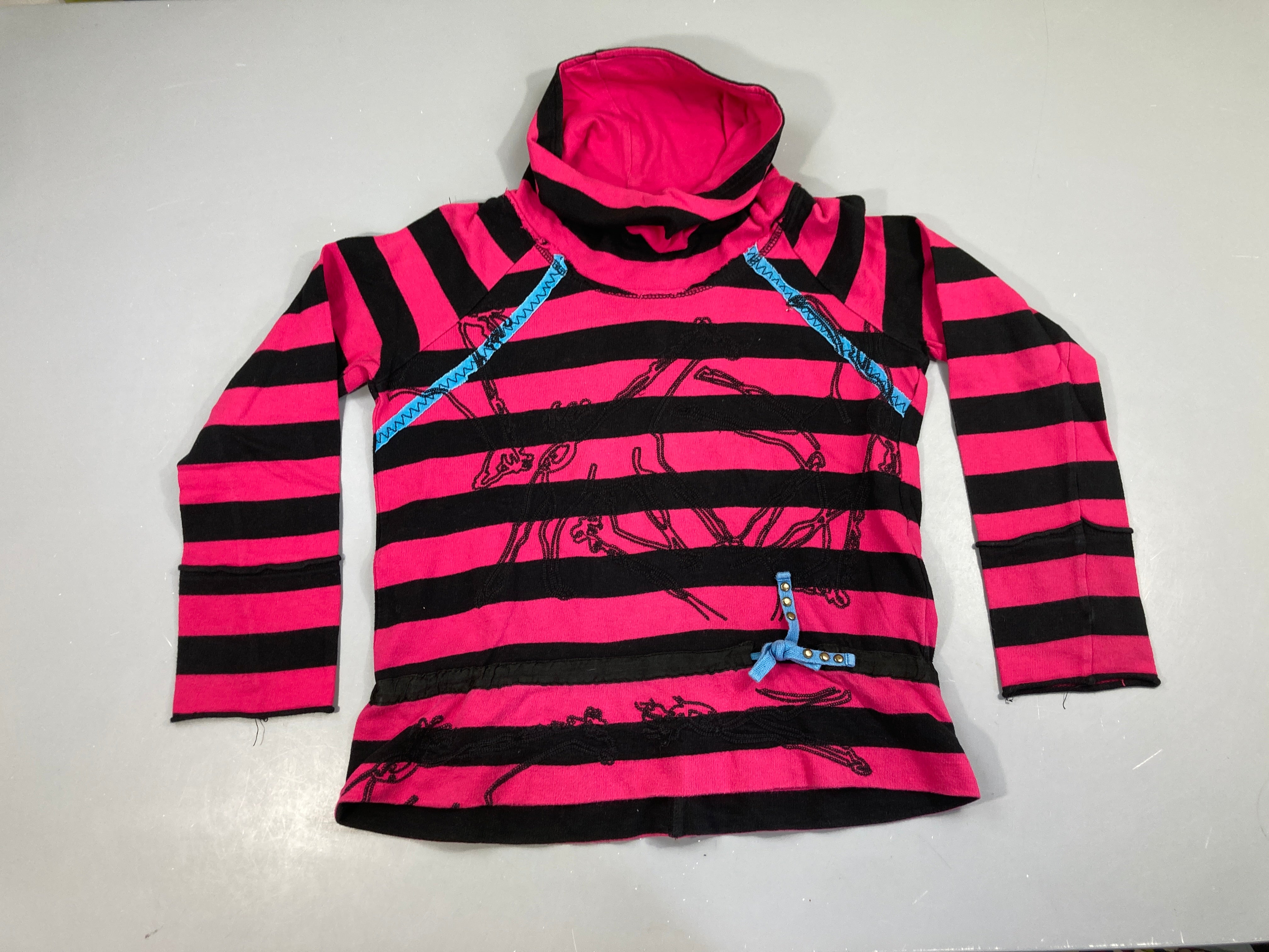 Sweat noir rayé fuchsia broderie