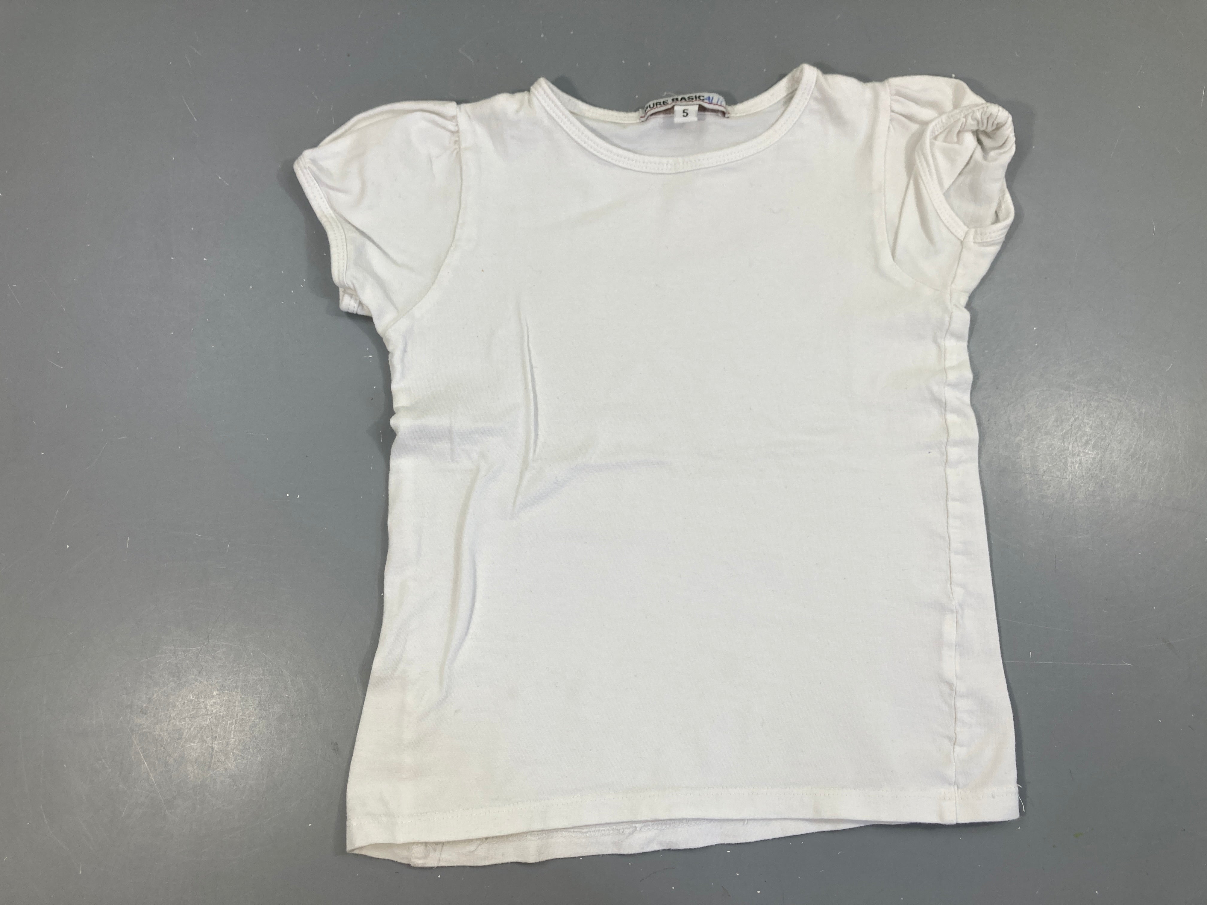 T-shirt m.c blanc, légèrement bouloché