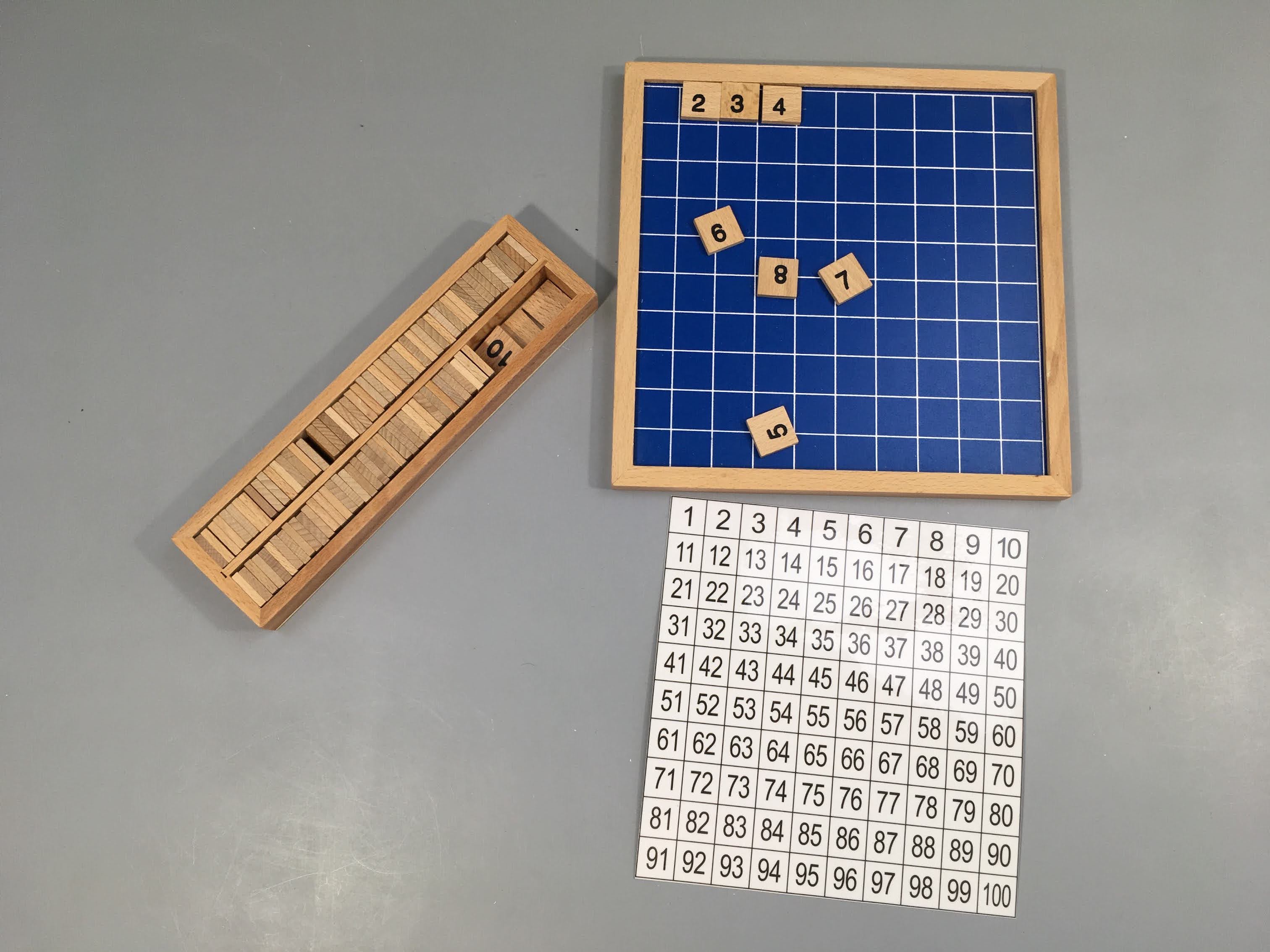 Blocs de comptage en bois pour enfants avec tableau bleu