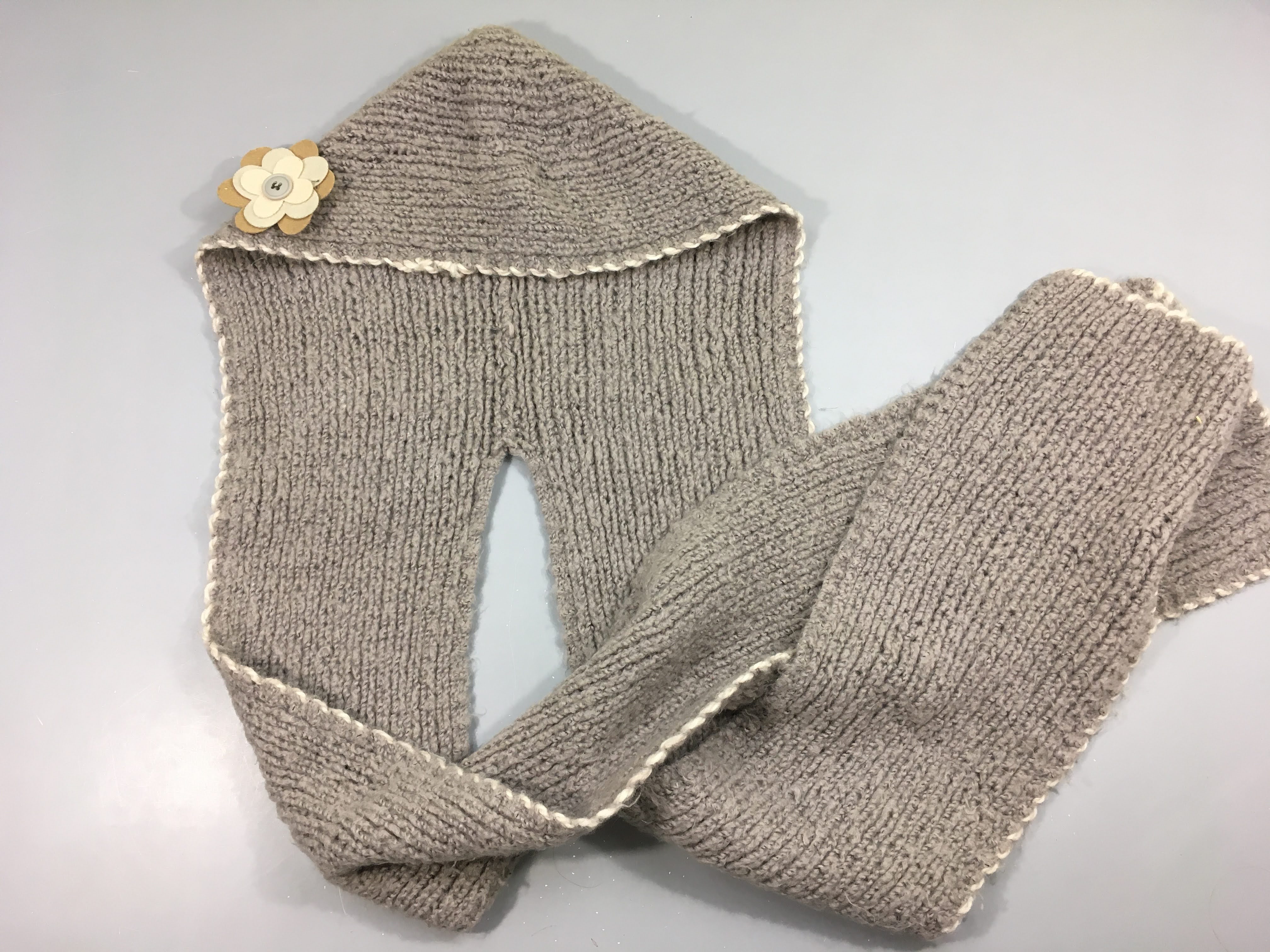 Bonnet/écharpe gris fleur