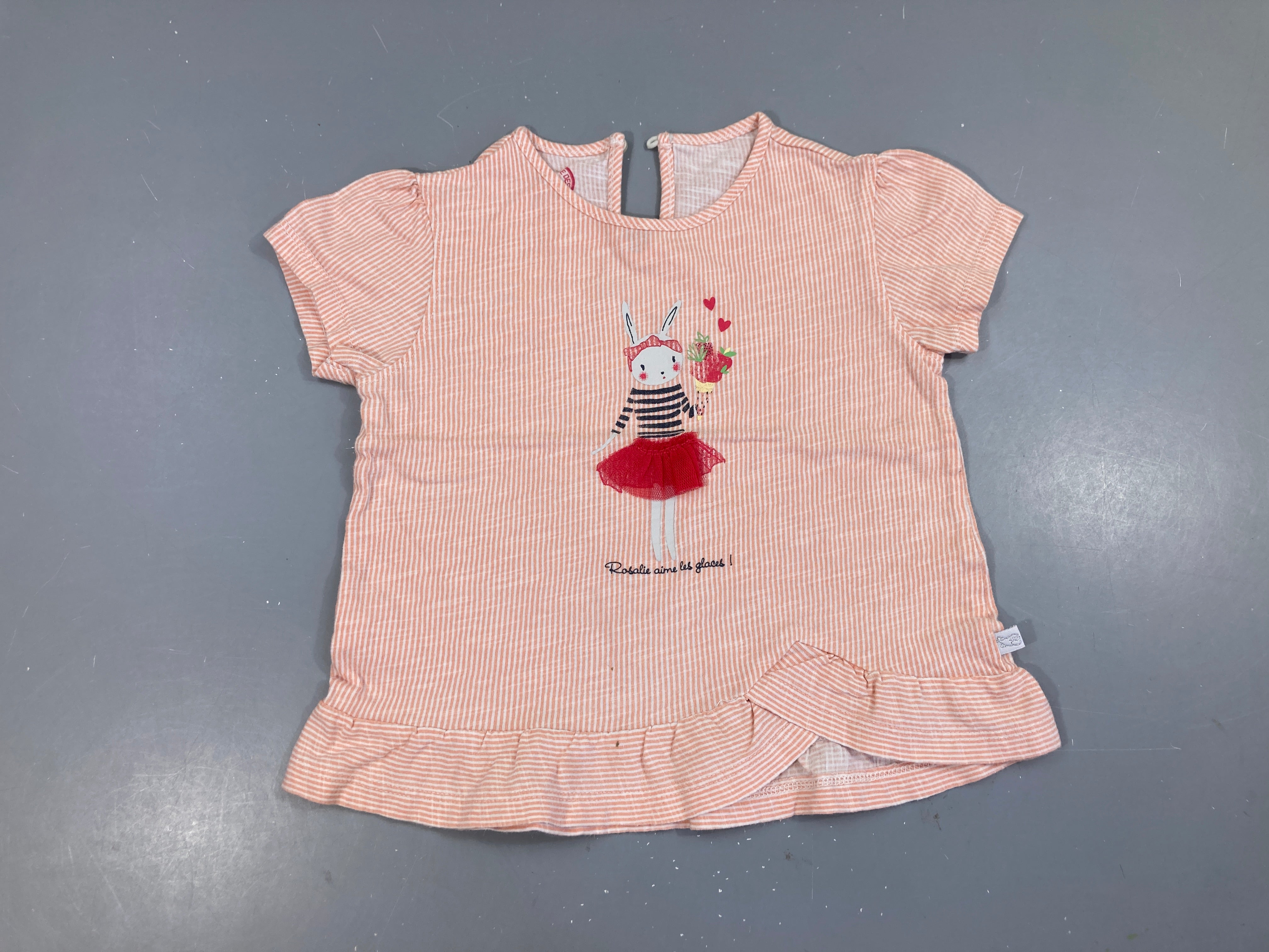 T-shirt m.c blanc ligné rose lapin tulle, légèrement bouloché