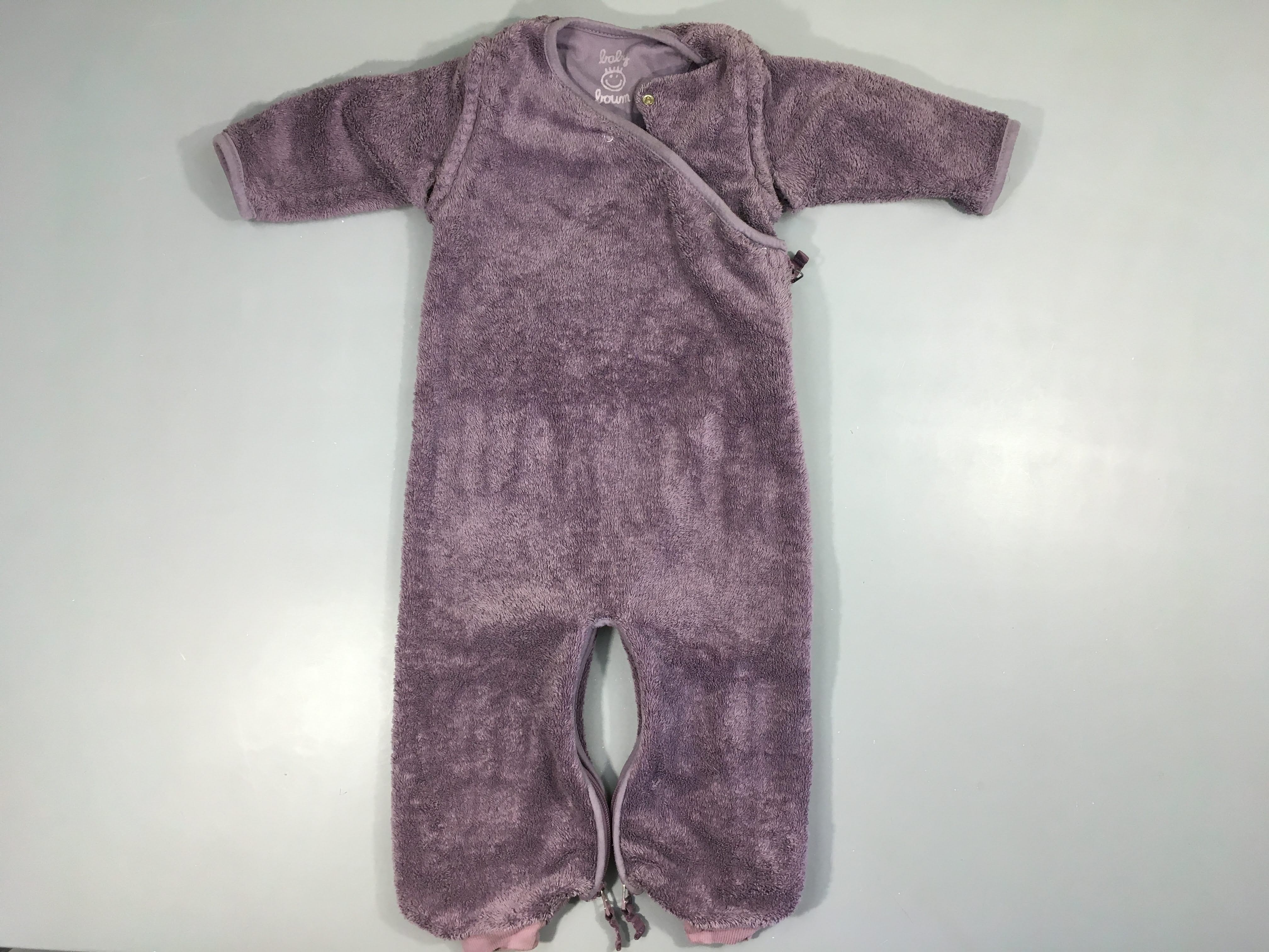 Sac de couchage ml mauve peluche 70cm La dernière pression au col n'est plus très efficace!