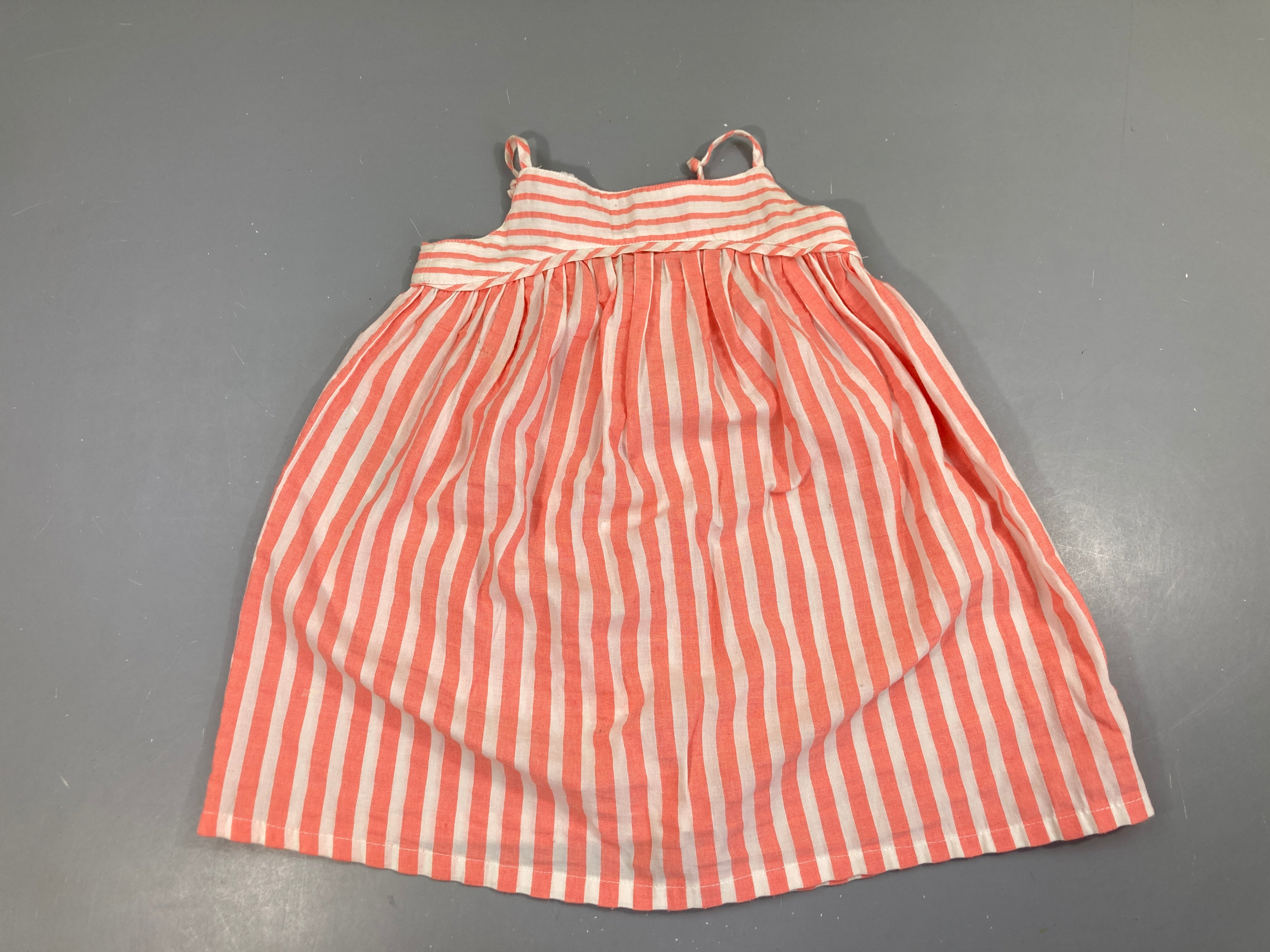 Robe fines bretelles beige ligné corail