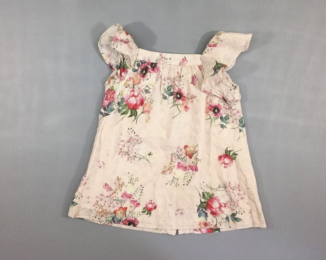 Robe m.c rose pâle ajourée fleurie