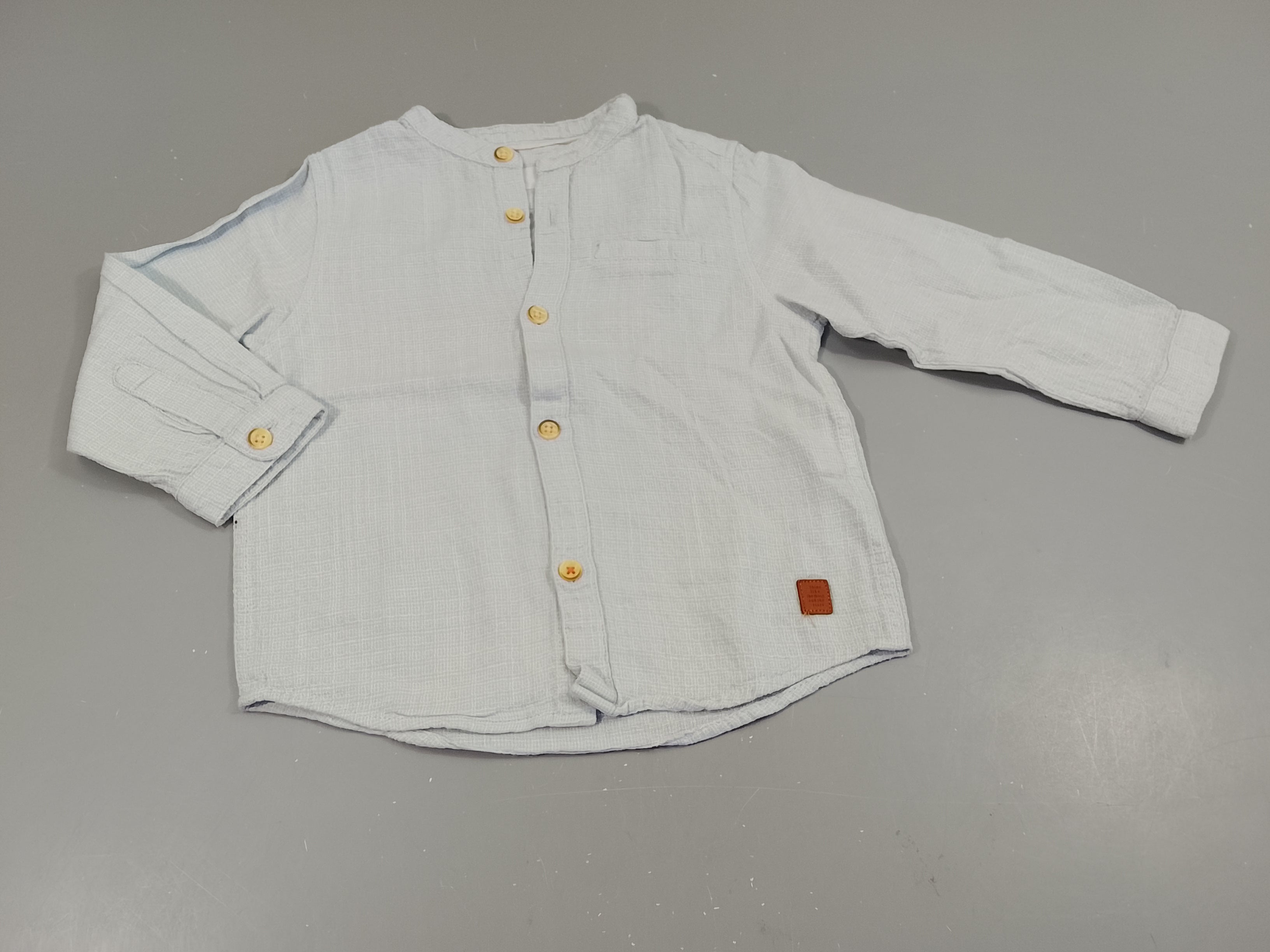 Chemise m.l  bleu  clair,motifs blancs, col mao, poche chino