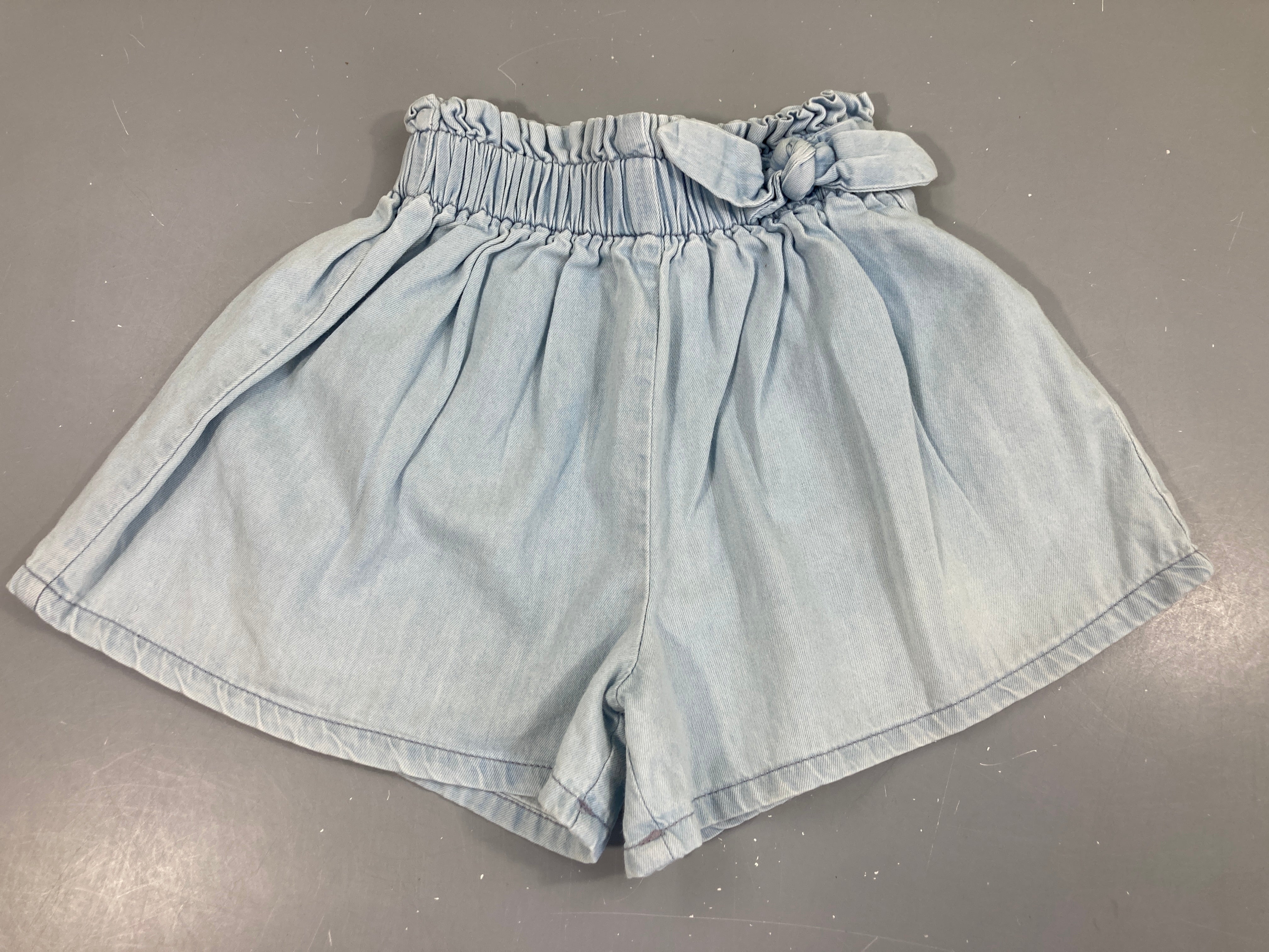 Short denim taille élastiquée noeud