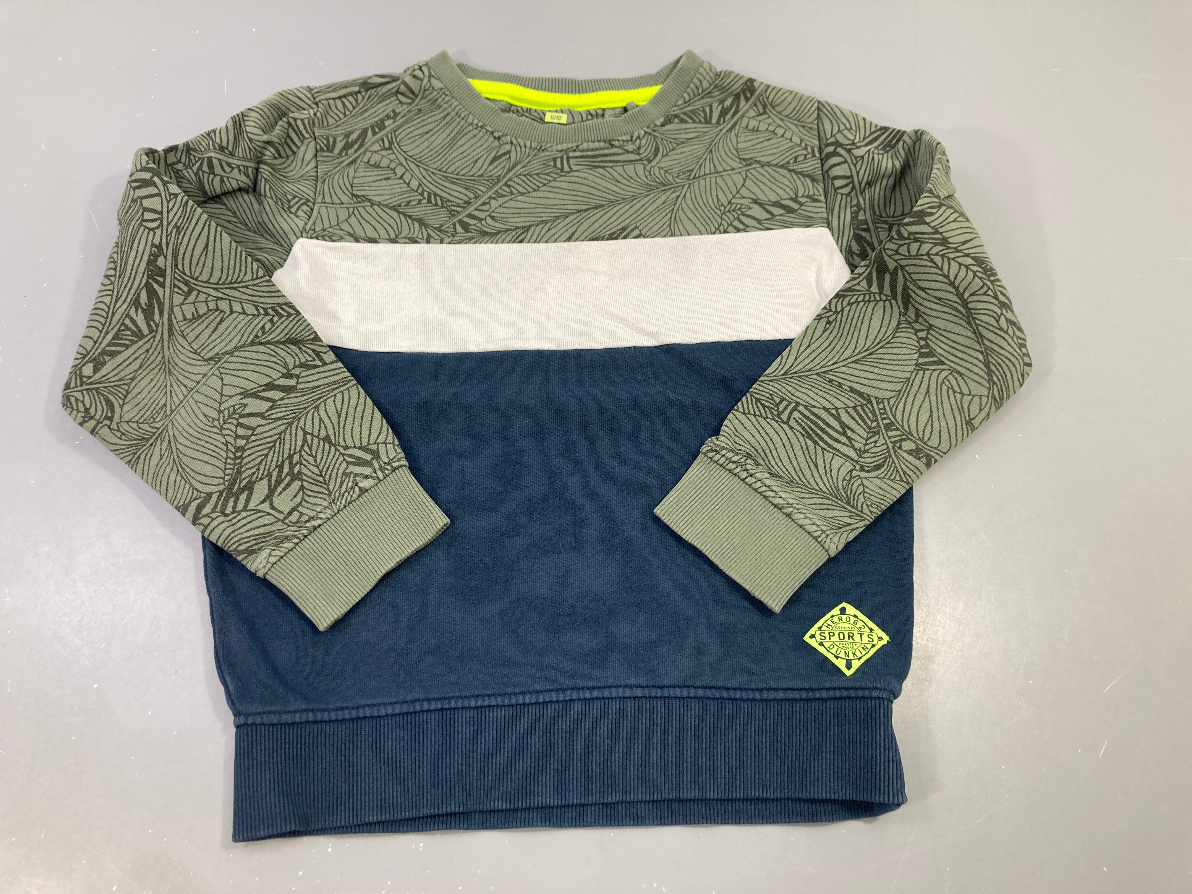 Sweat kaki/blanc/bleu foncé, blanc légèrement grisé