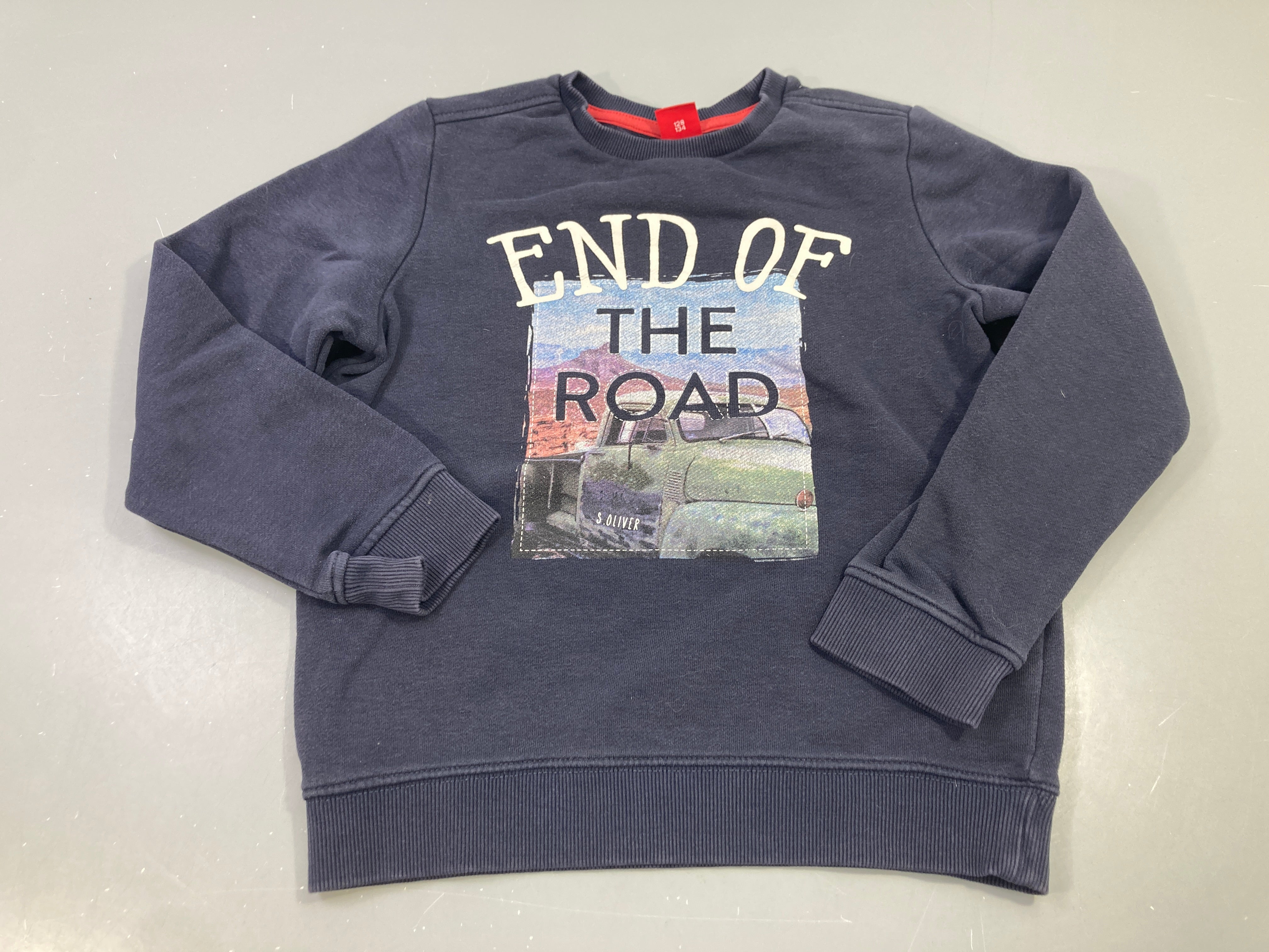 Sweat bleu foncé , end of the road