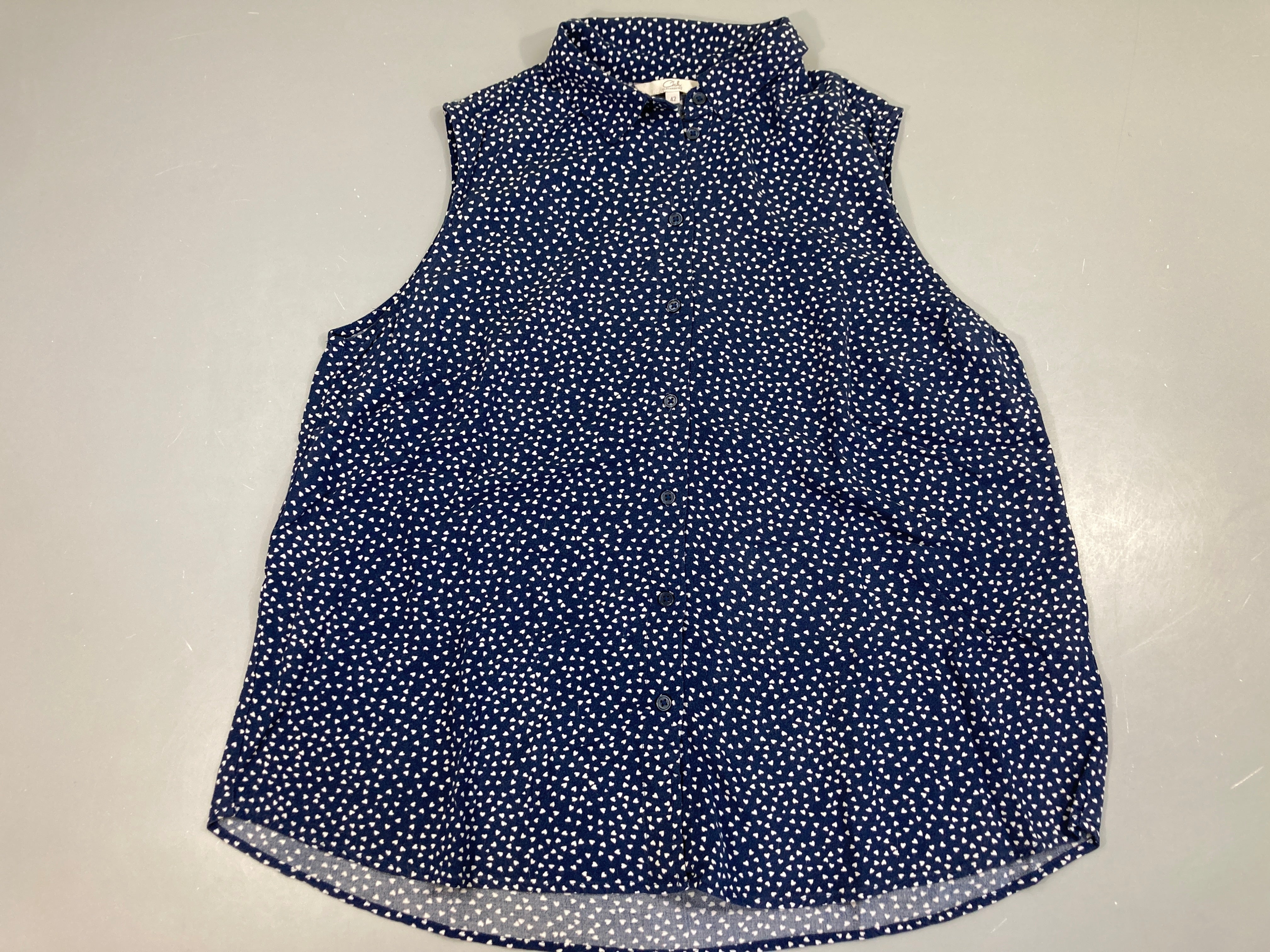 Blouse s.m bleu coeurs, un peu délavé