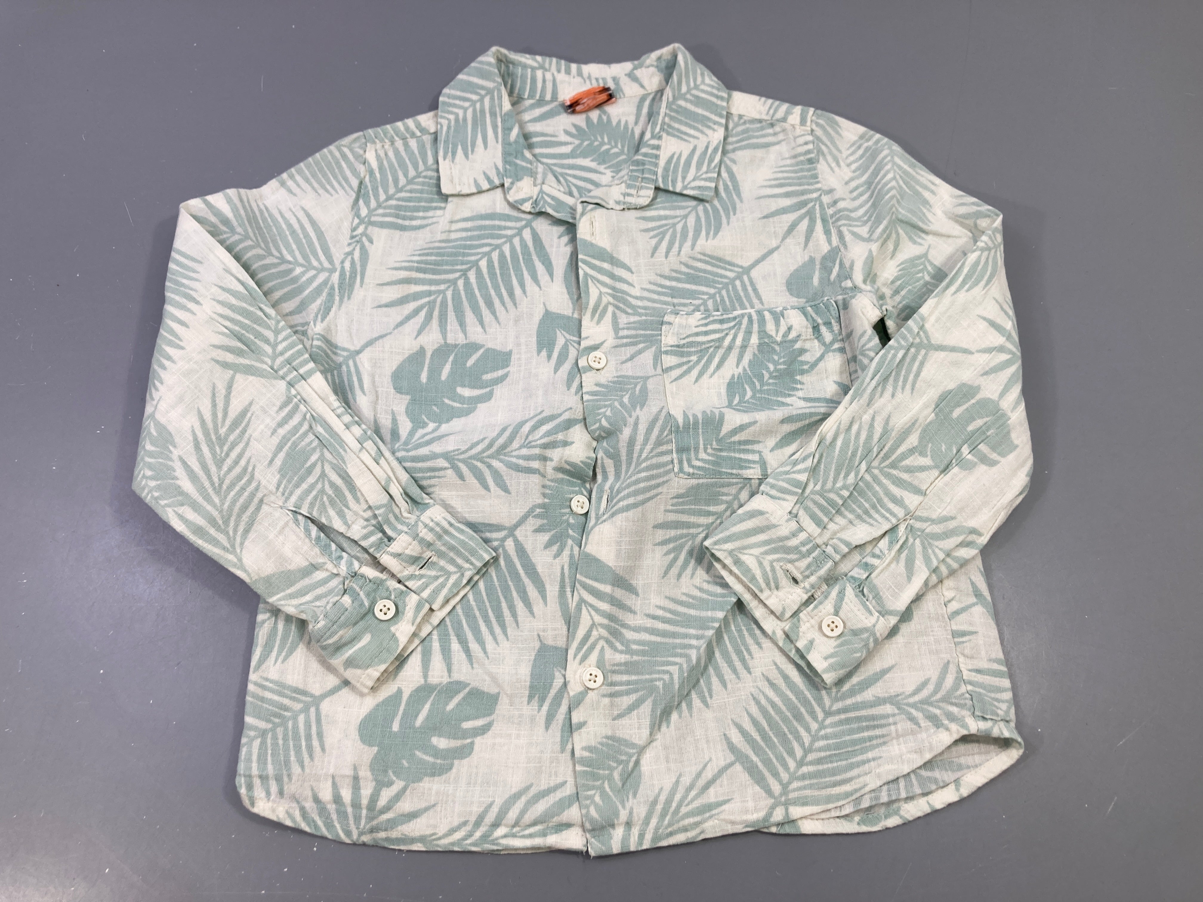 Chemise m.l blanc feuilles vert d'eau