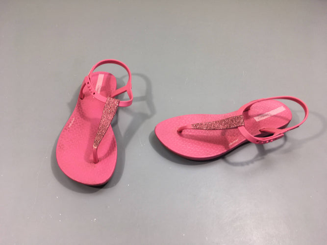 Tongs rose Ipanema, moins cher chez Petit Kiwi