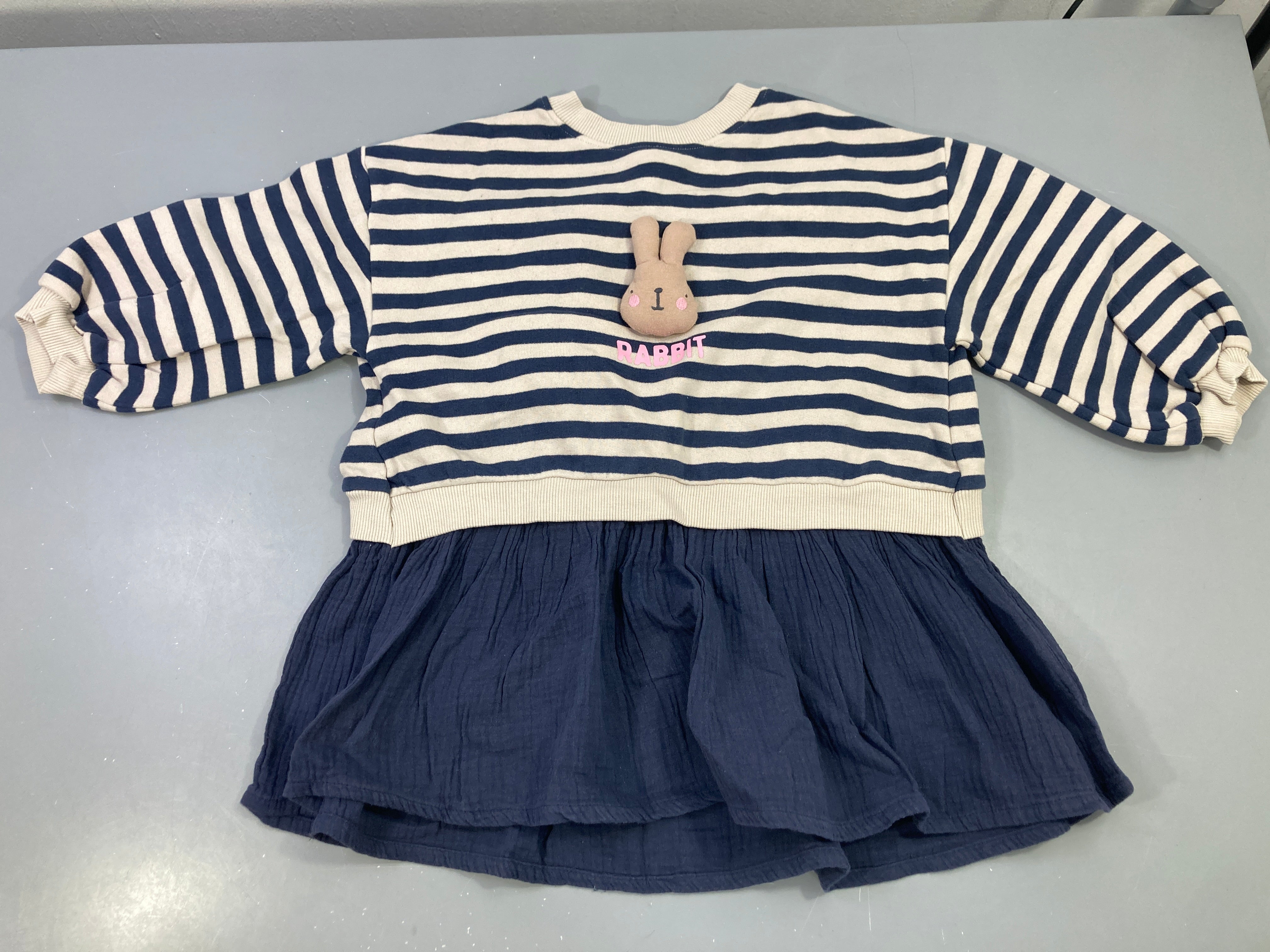 Robe m.l sweatshirt rayé bleu écru, bas coton bleu foncé