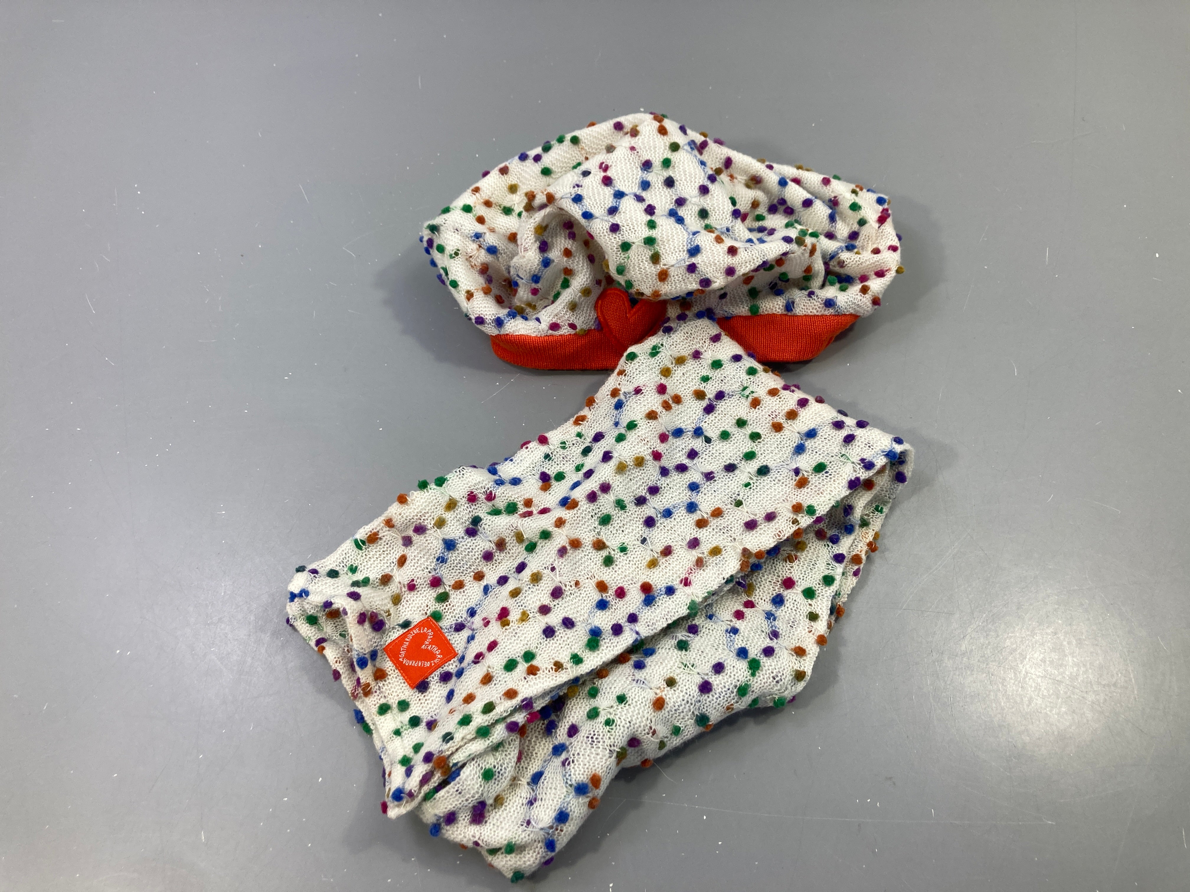 Ensemble béret et écharpe en laine blanc cassé pois coloré