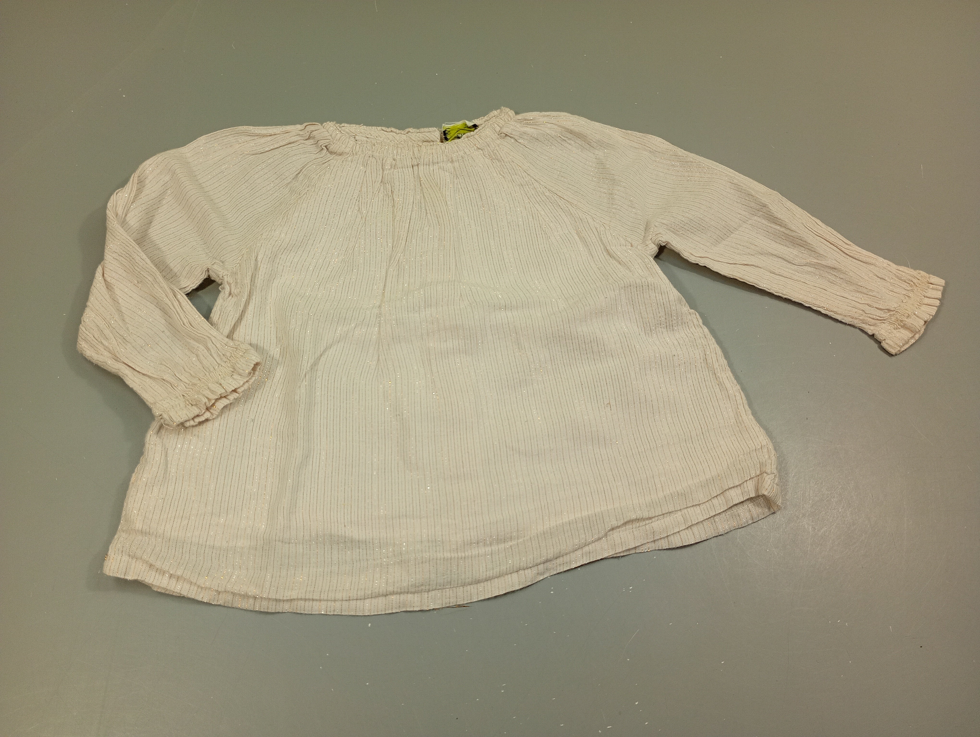 Blouse ml blanche lignée. Fils métalliques