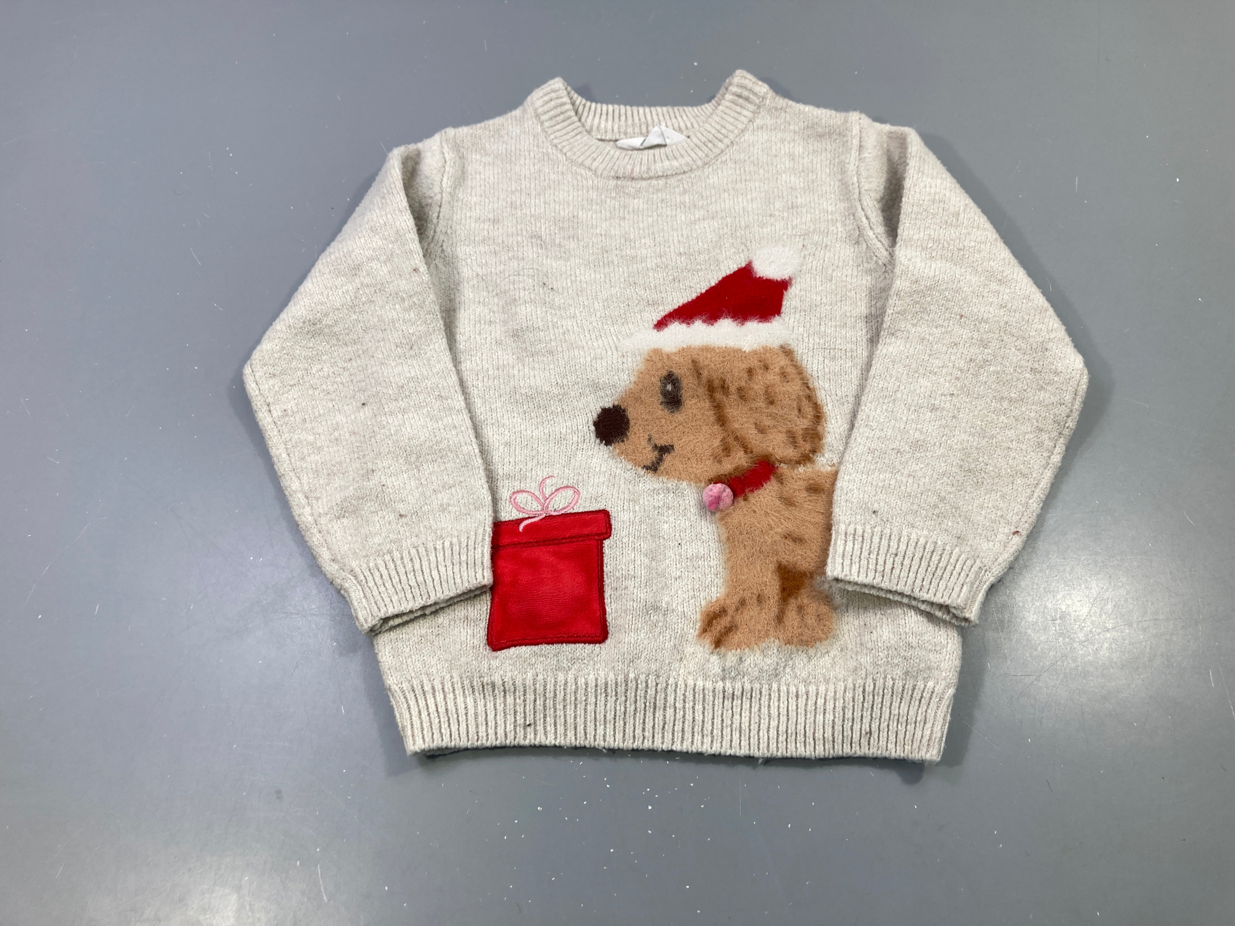 Pull écru chien bonnet de Noël cadeau brodé