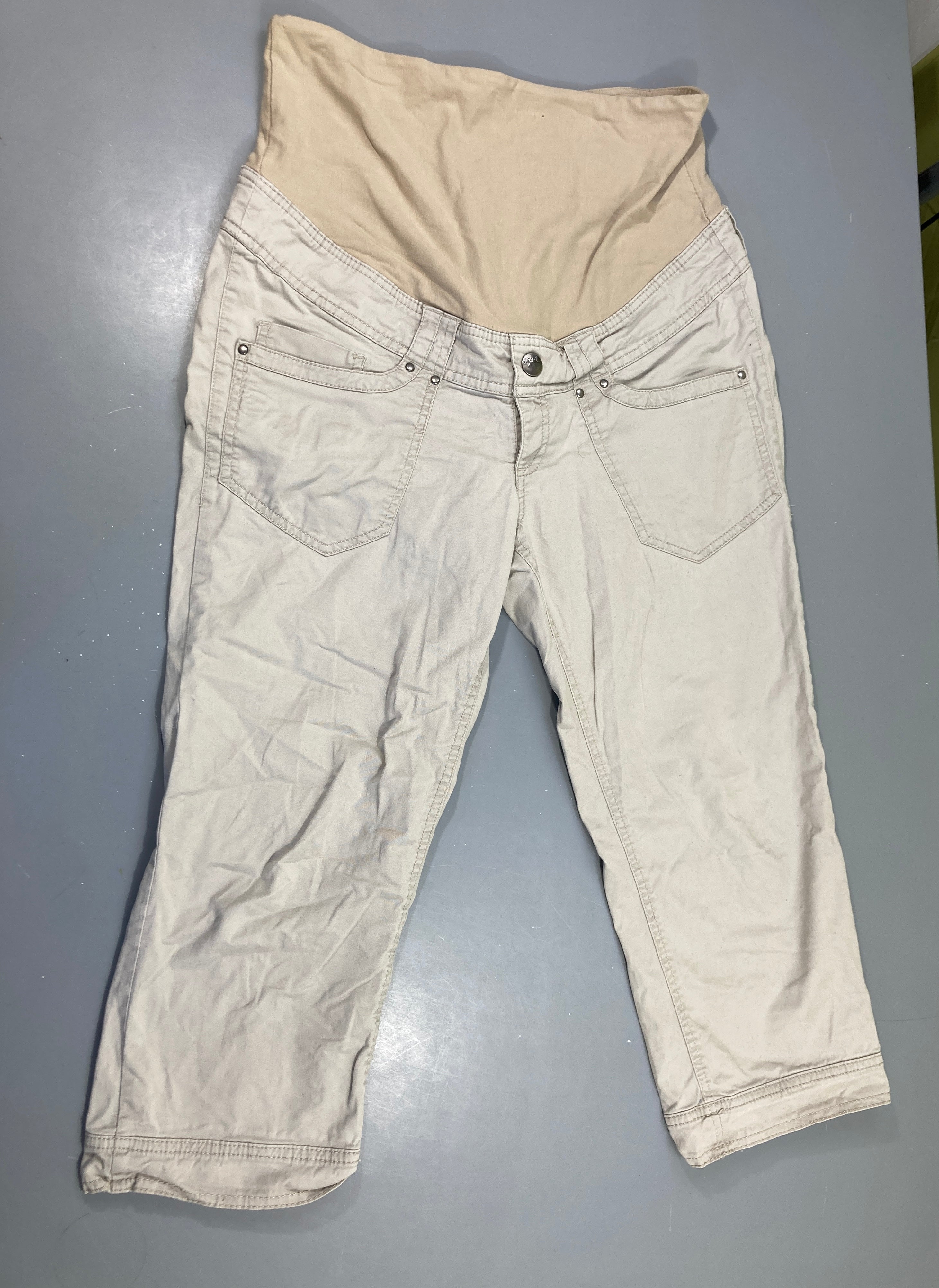 Pantalon beige de grossesse