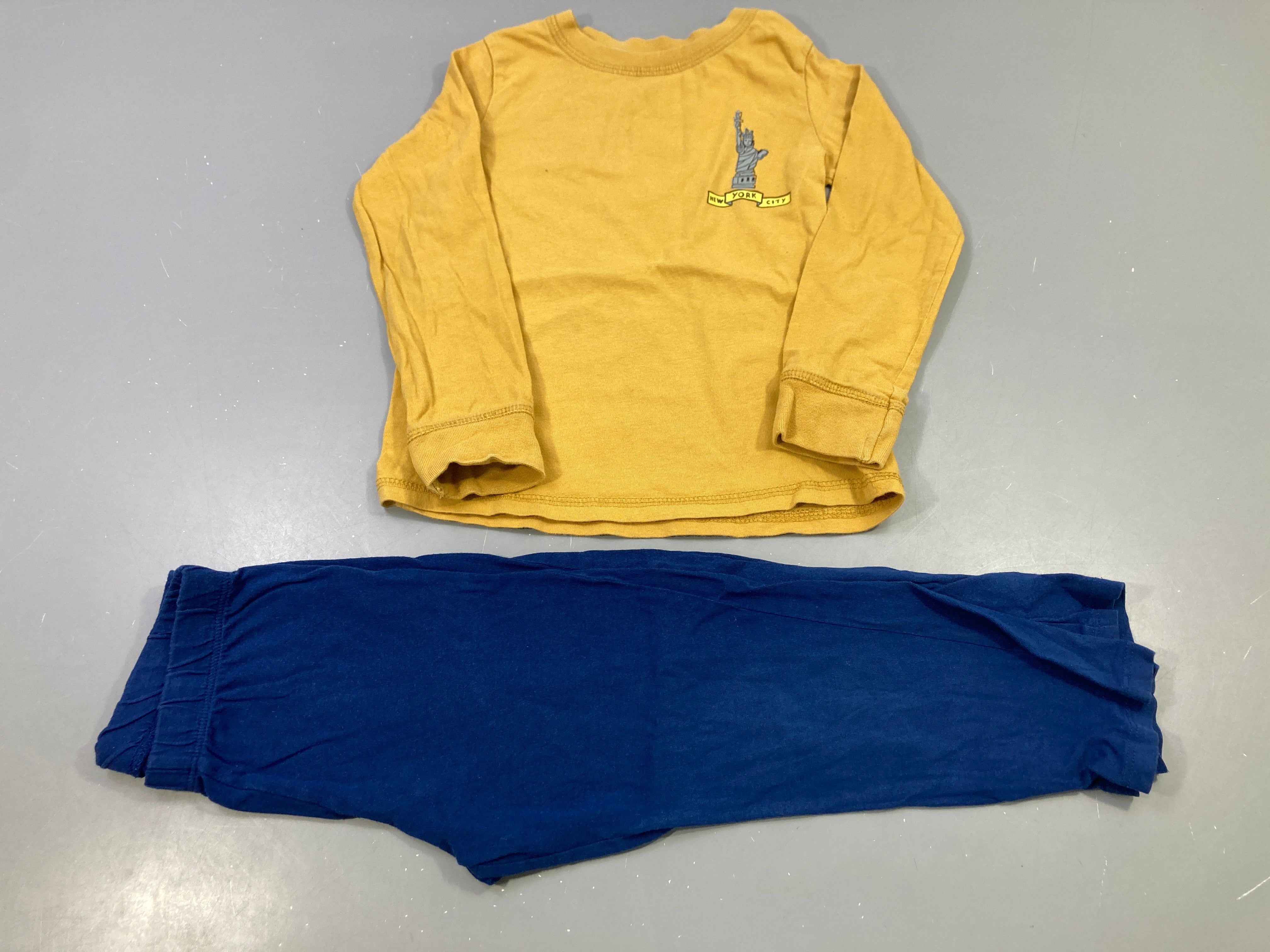 Pyjama 2pcs jaune moutarde statue liberté, bas bleu marine