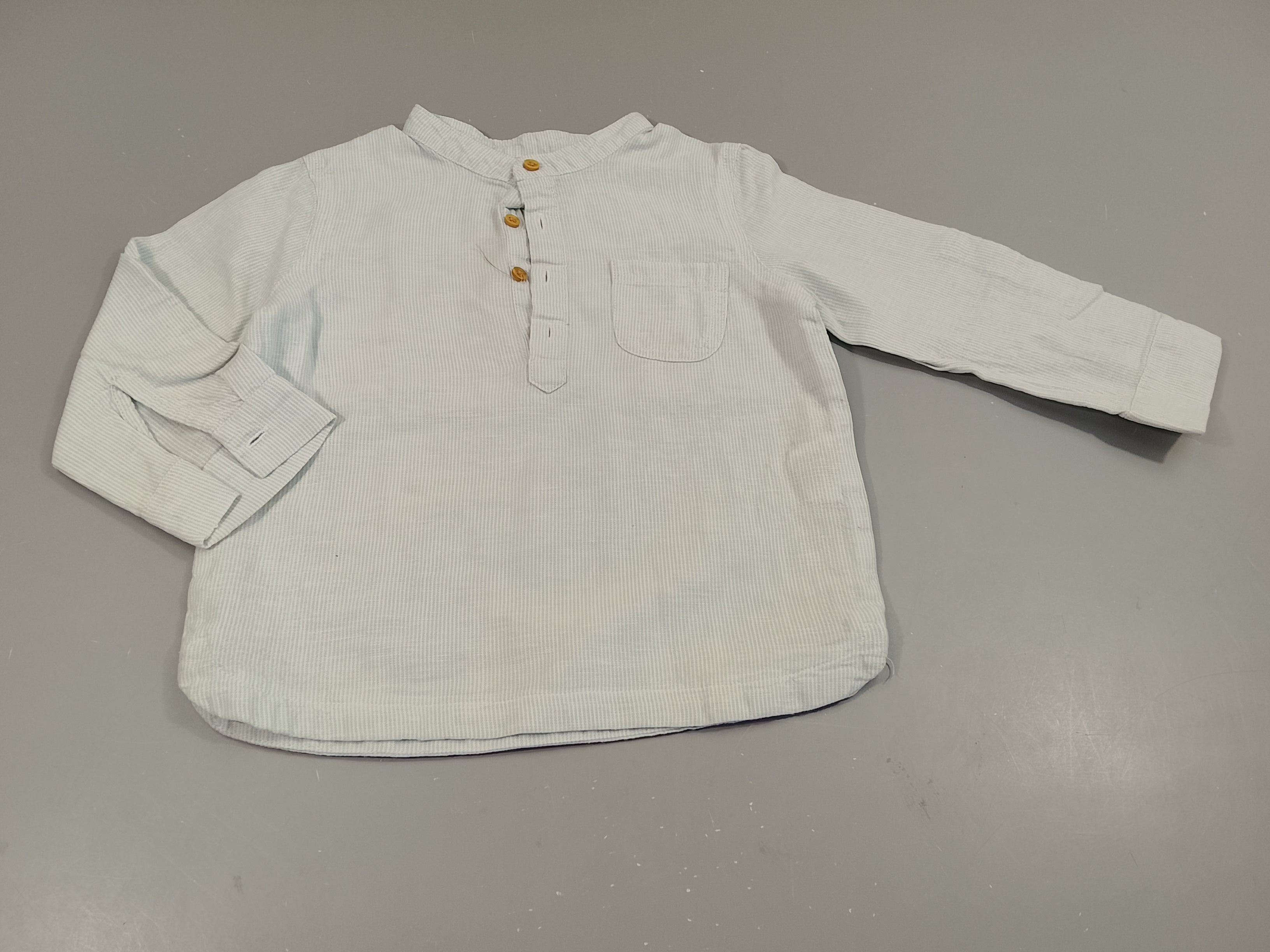 Chemise m.l rayé bleu clair, blanc , col mao