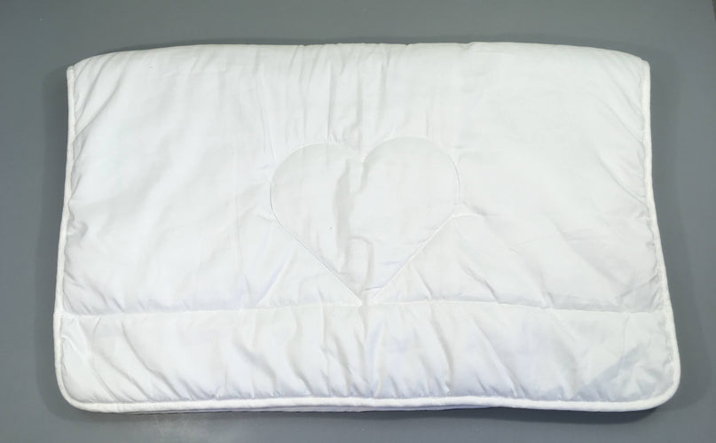 Couette blanche coeurs, 110x80cm, moins cher chez Petit Kiwi