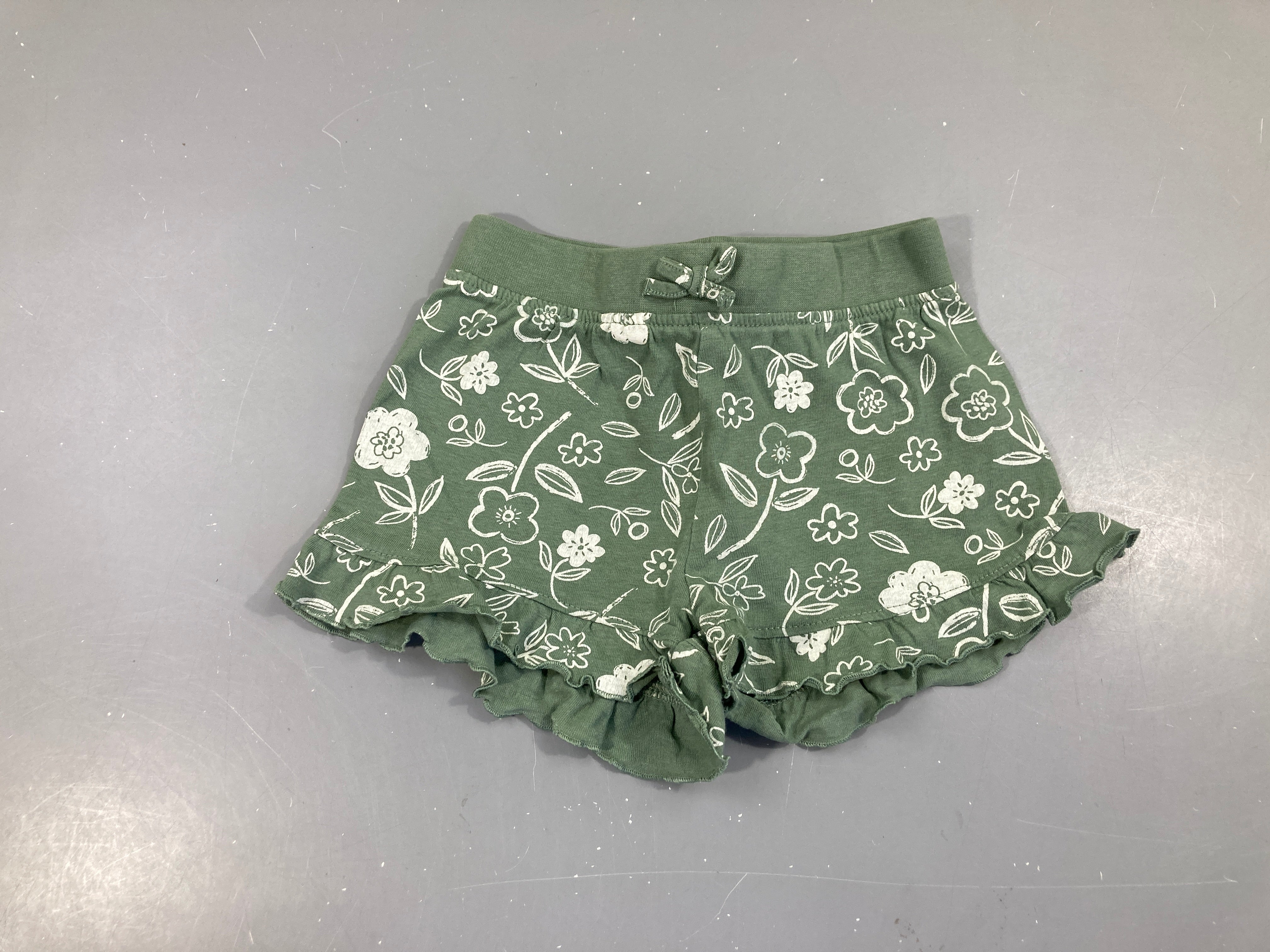 Short jersey vert fleurs blanches