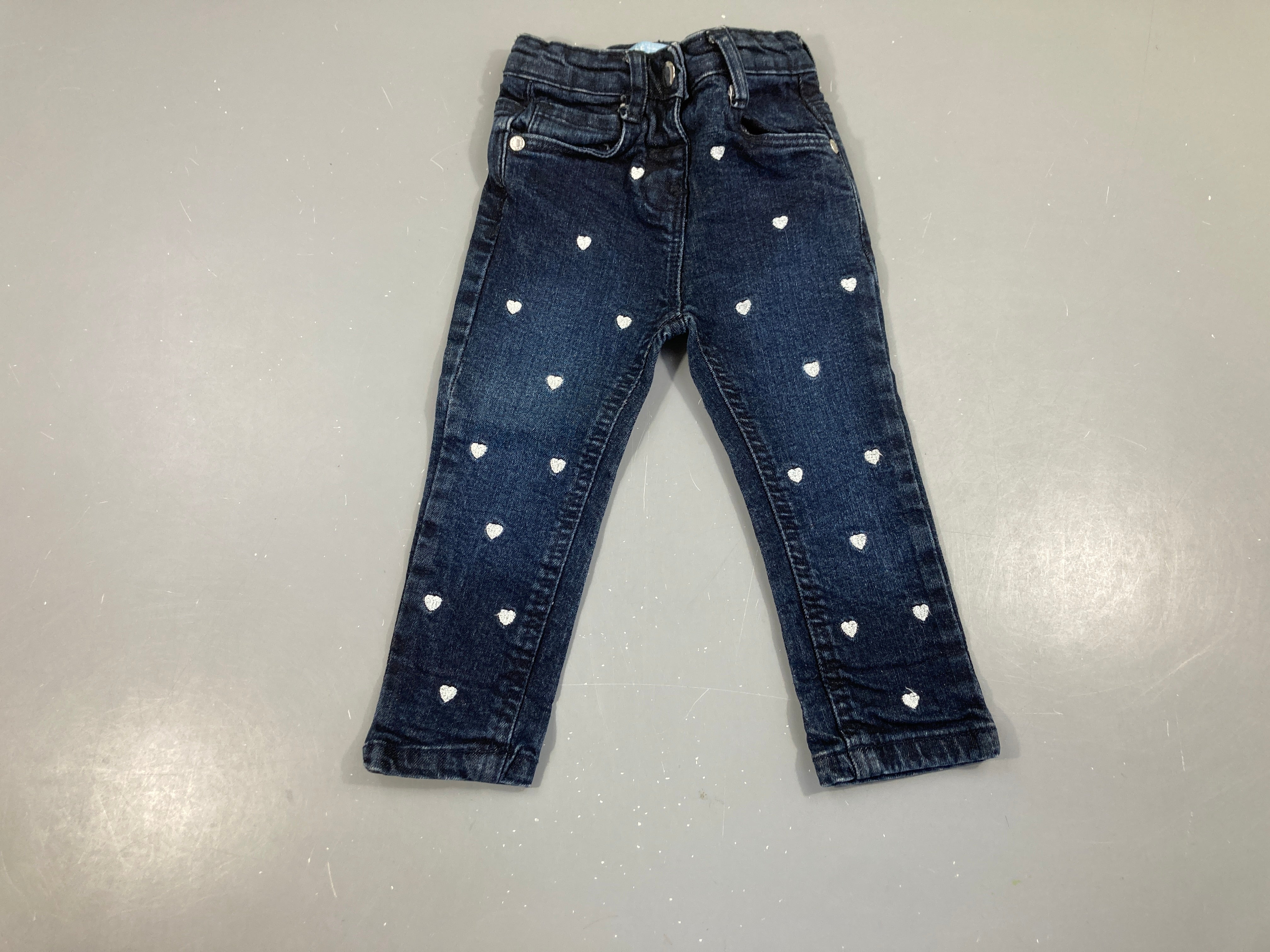 Jeans  skinny foncé coeurs brodés
