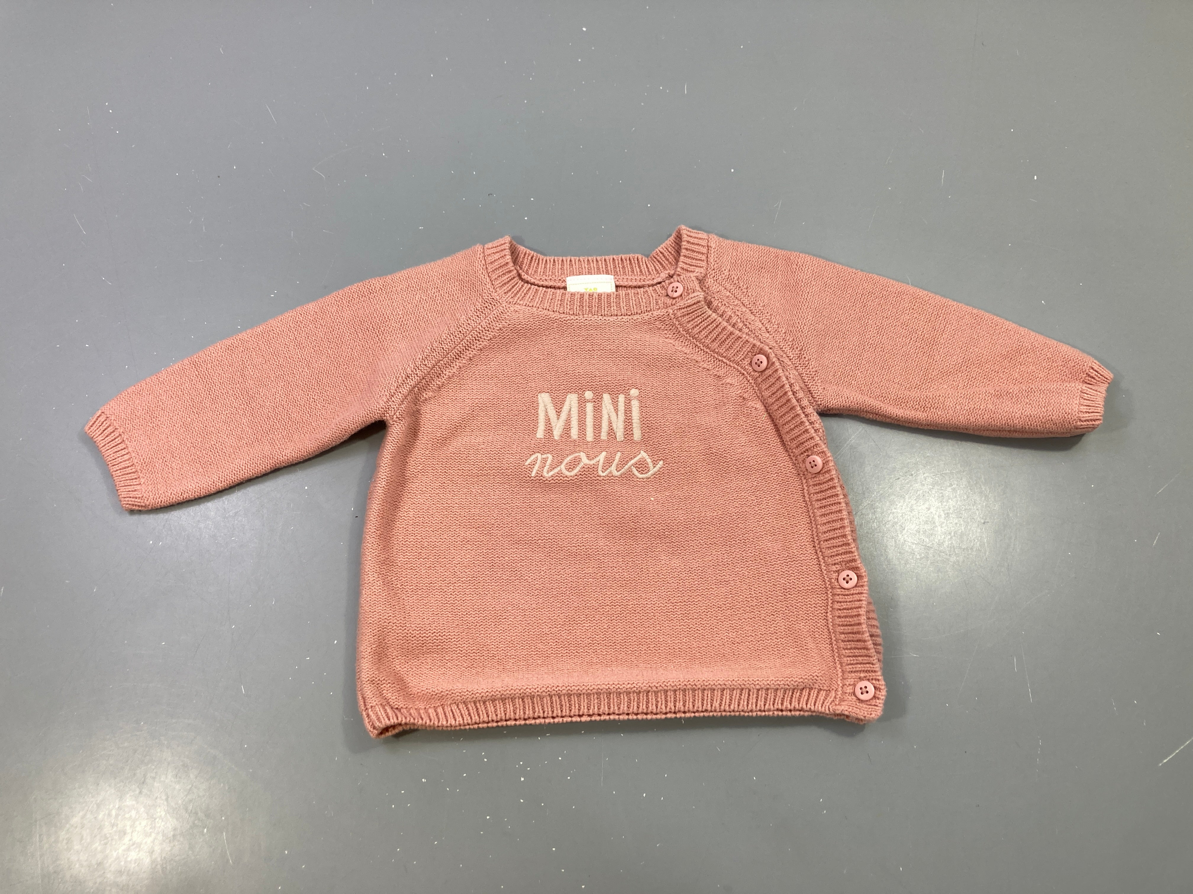 Gilet rose brodé Mini nous boutons côté