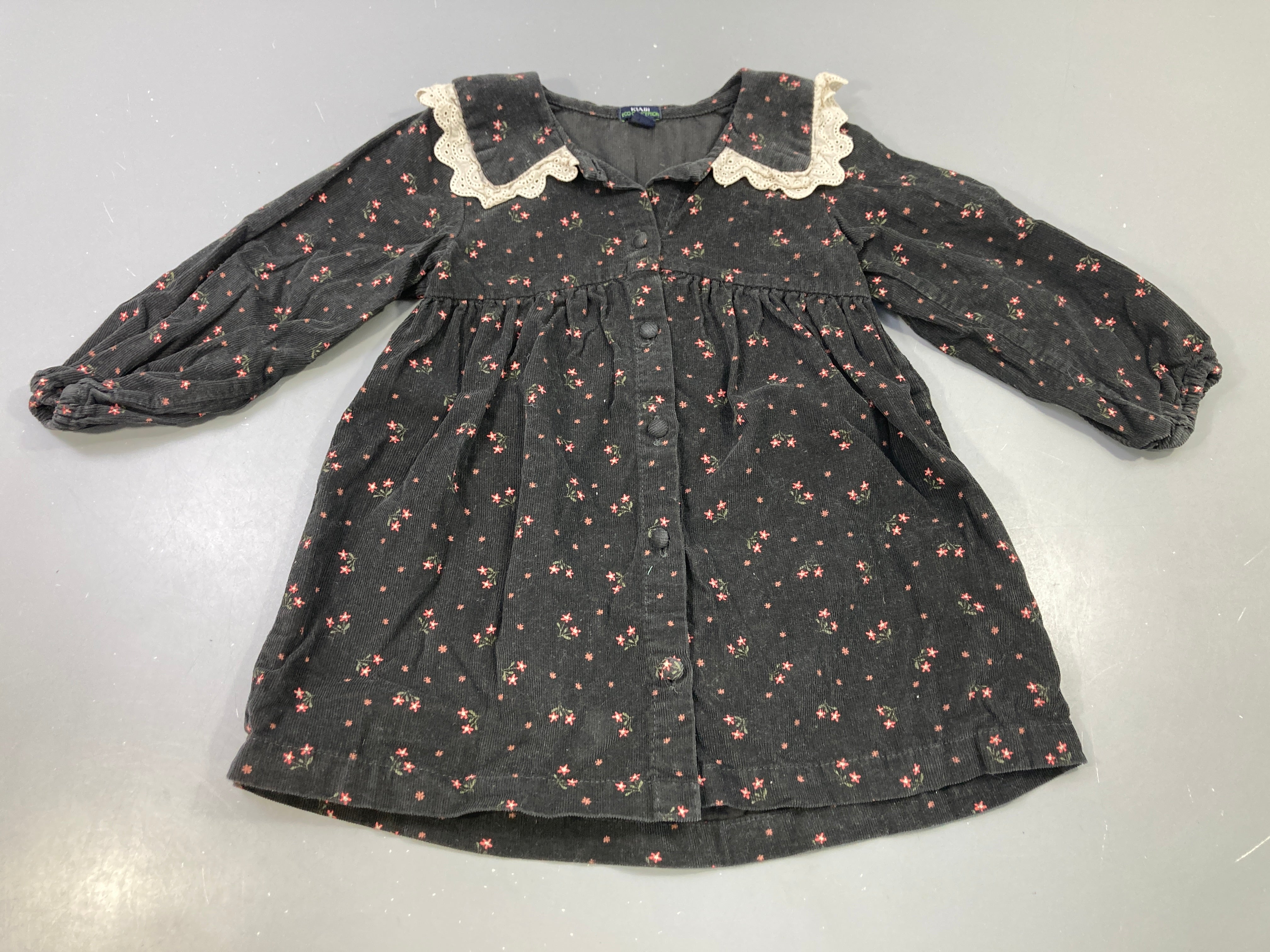Robe m.l velours côtelé grise foncé fleurie col dentelle