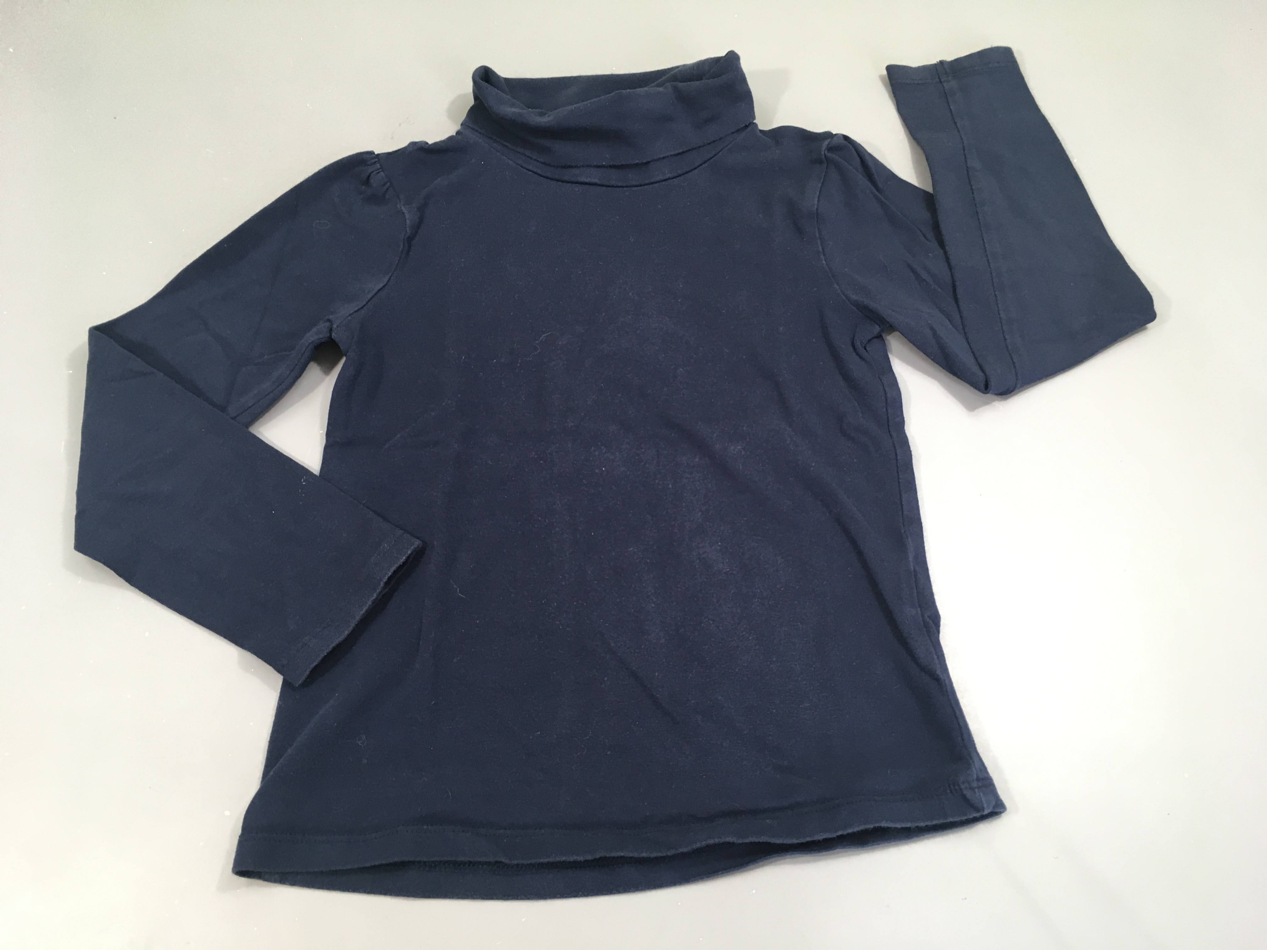 T-shirt col roulé bleu marine, bouloché