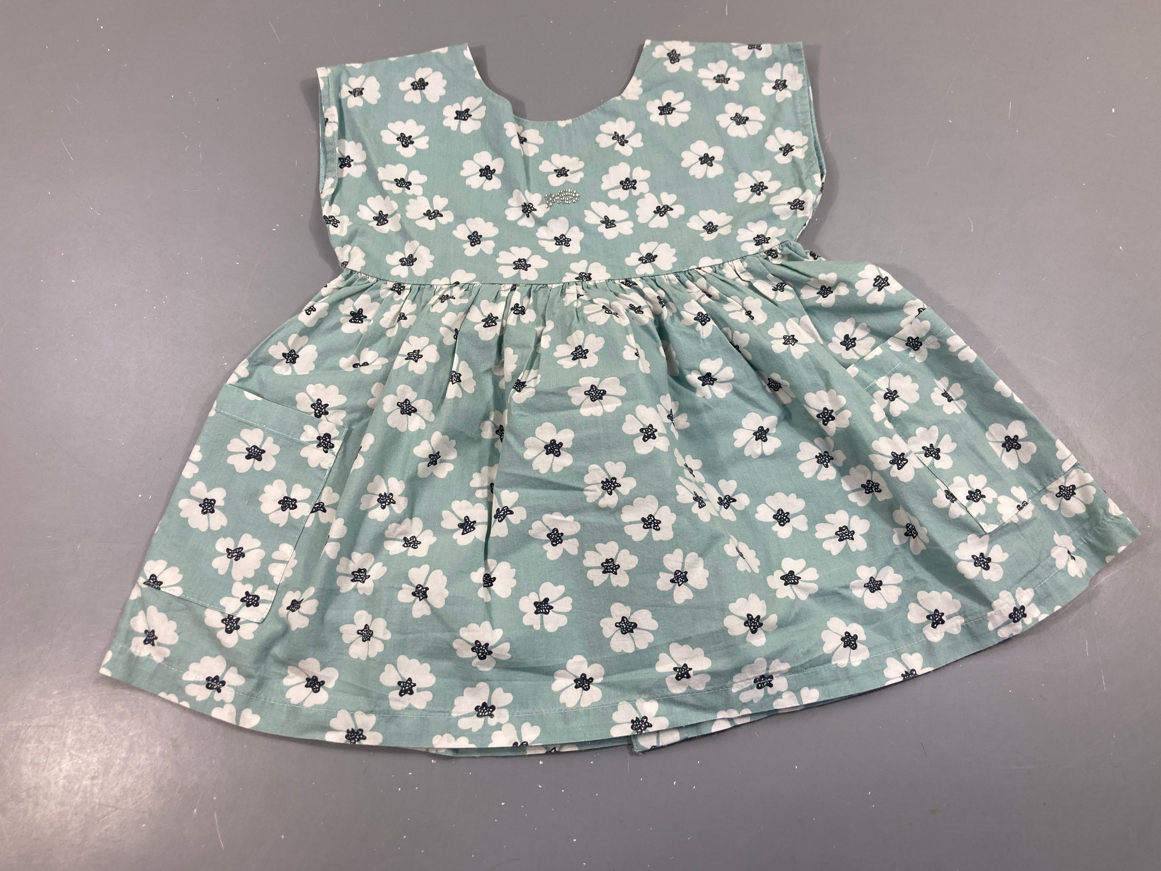 Robe s.m vert d'eau fleurie blanc poissons strass