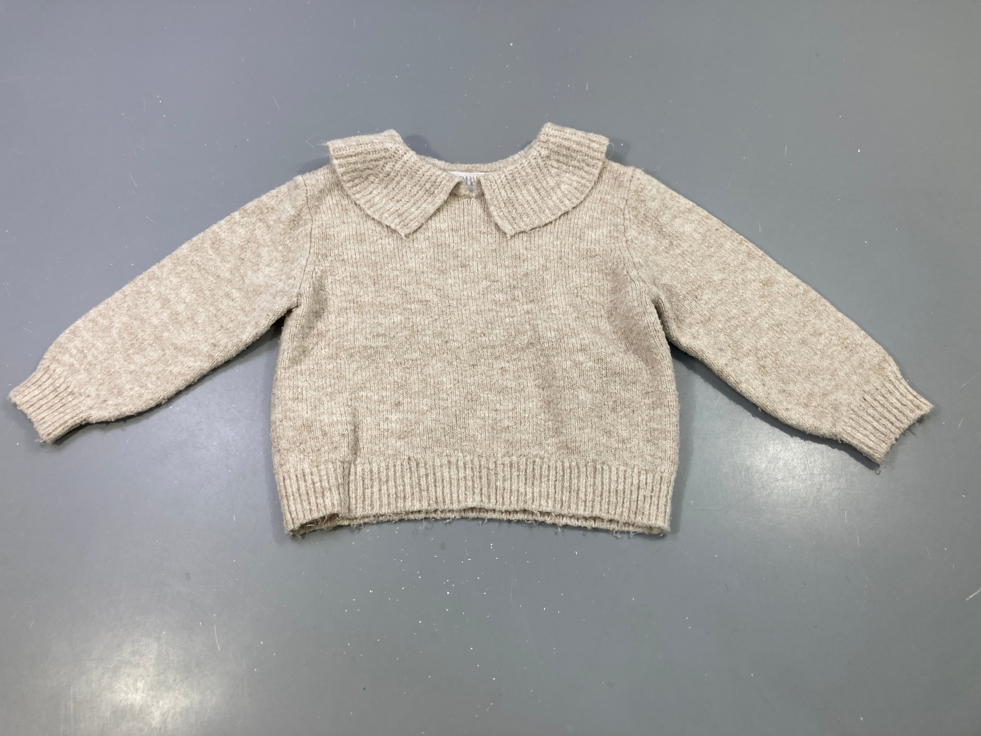 Pull beige col claudine, 7% laine bouloché