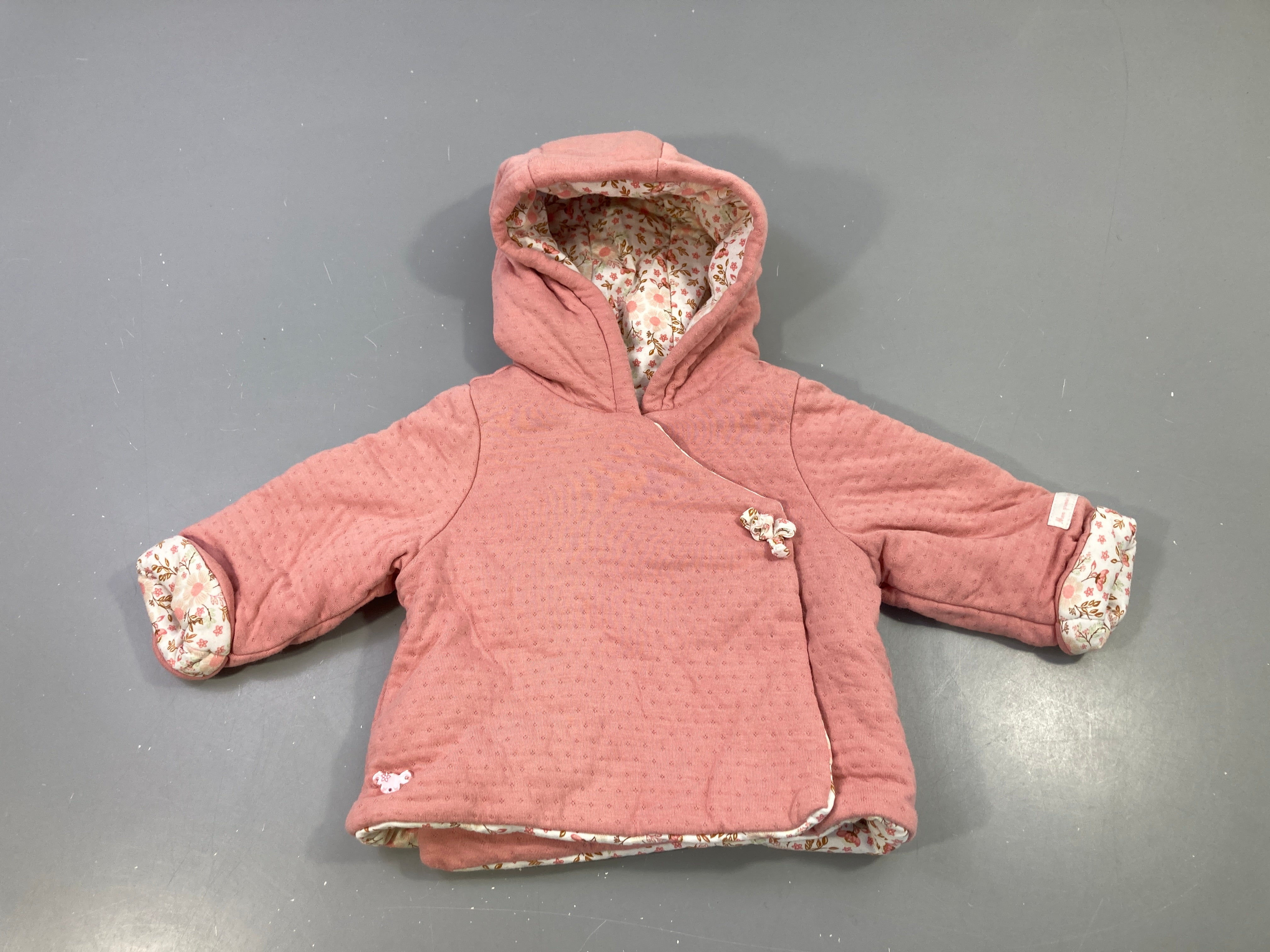 Veste capuche rose fleurie matelassée