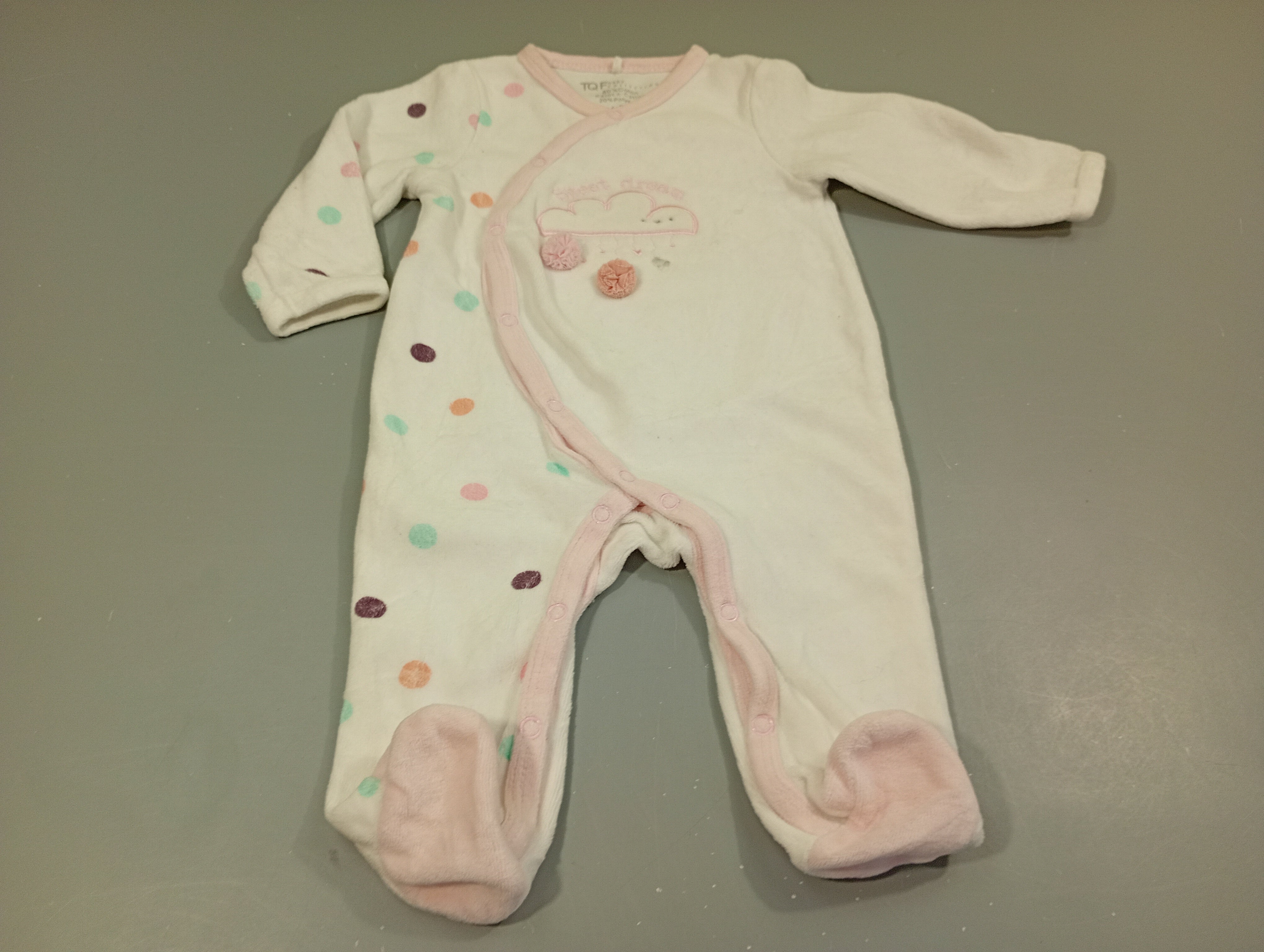 Pyjama velours blanc à pois  sur le côté 