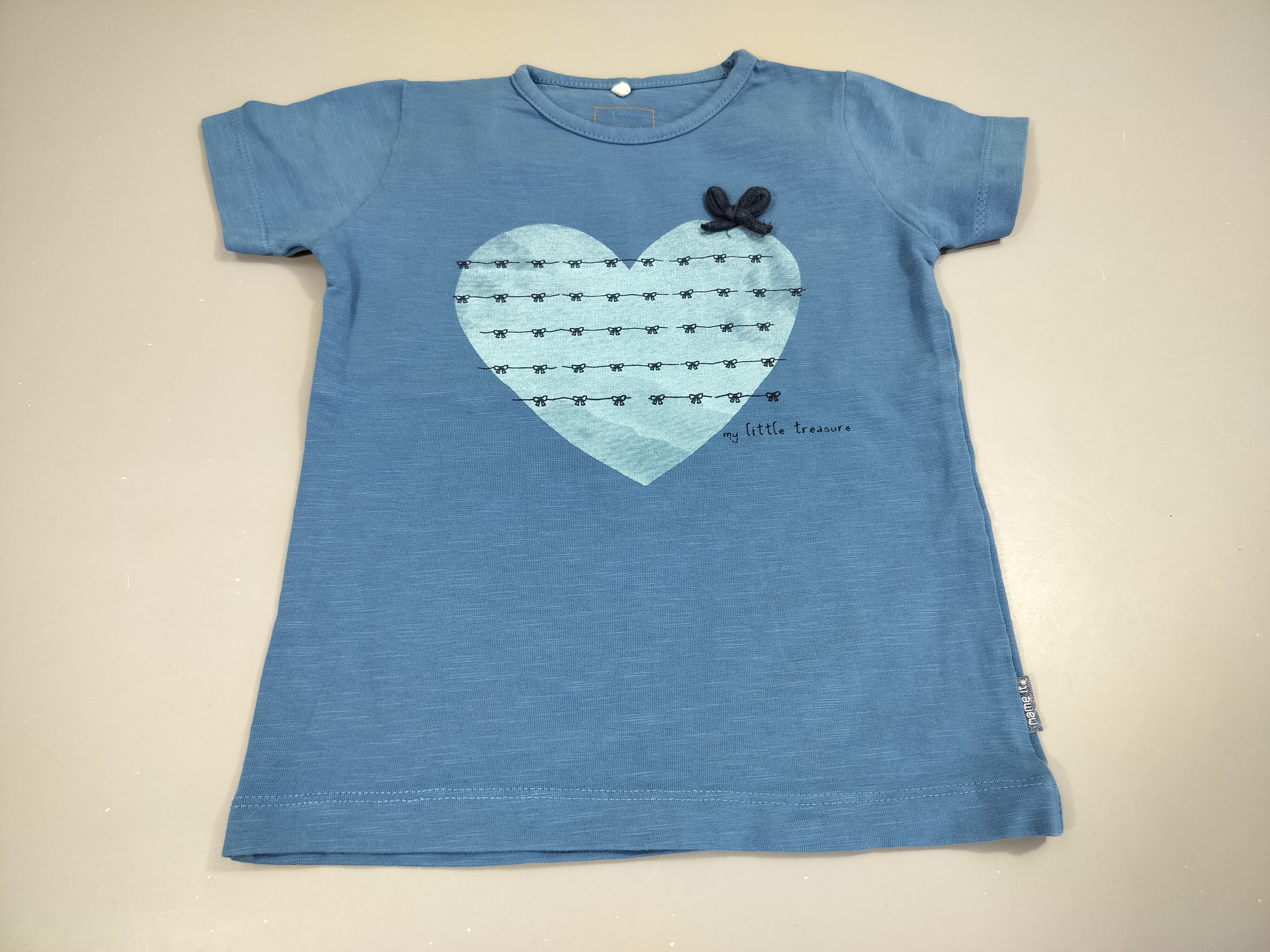 T-shirt m.c bleu , coeur avec noeuds