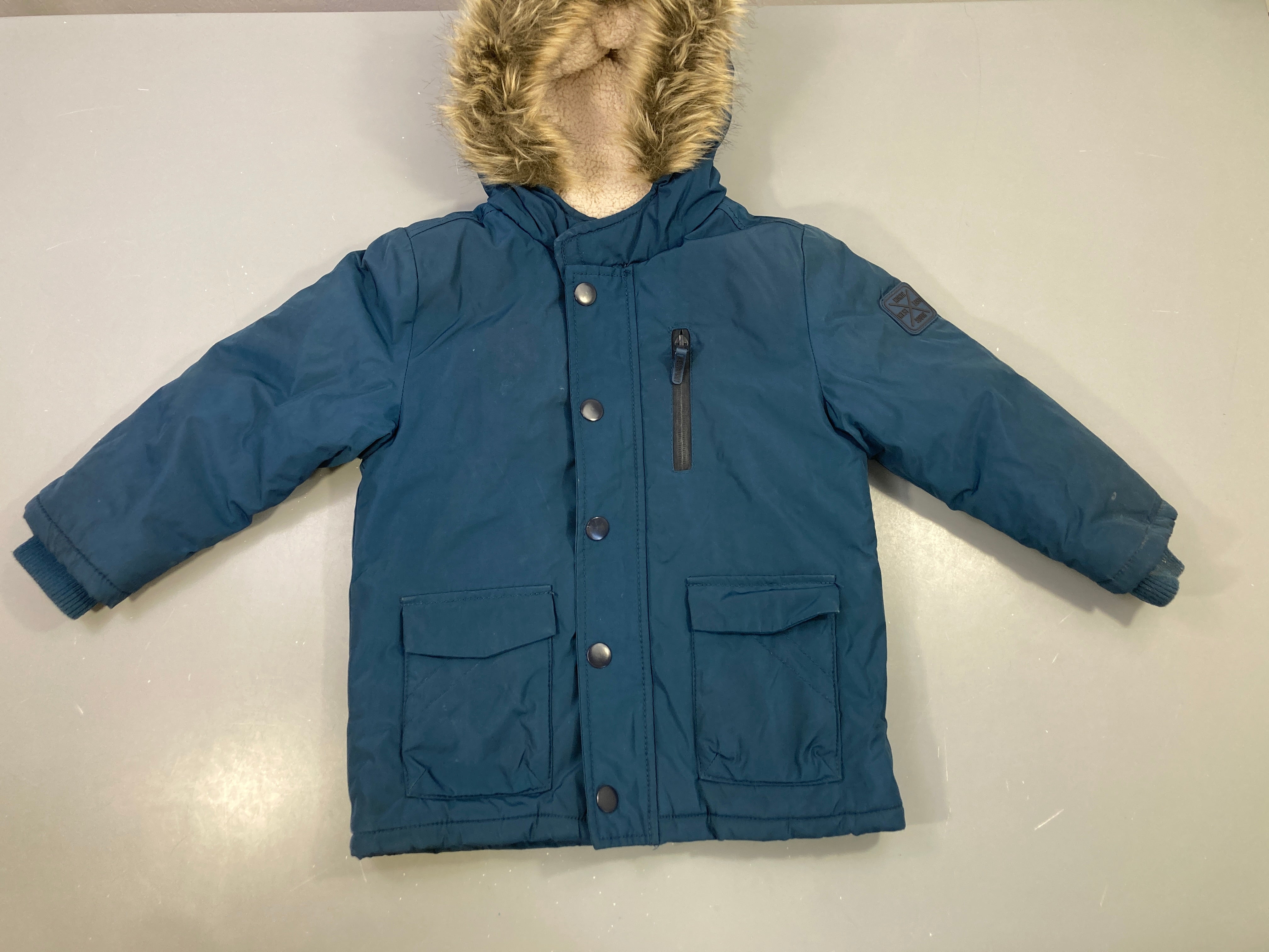 Veste parka fausse fourrure bleu marine capuche