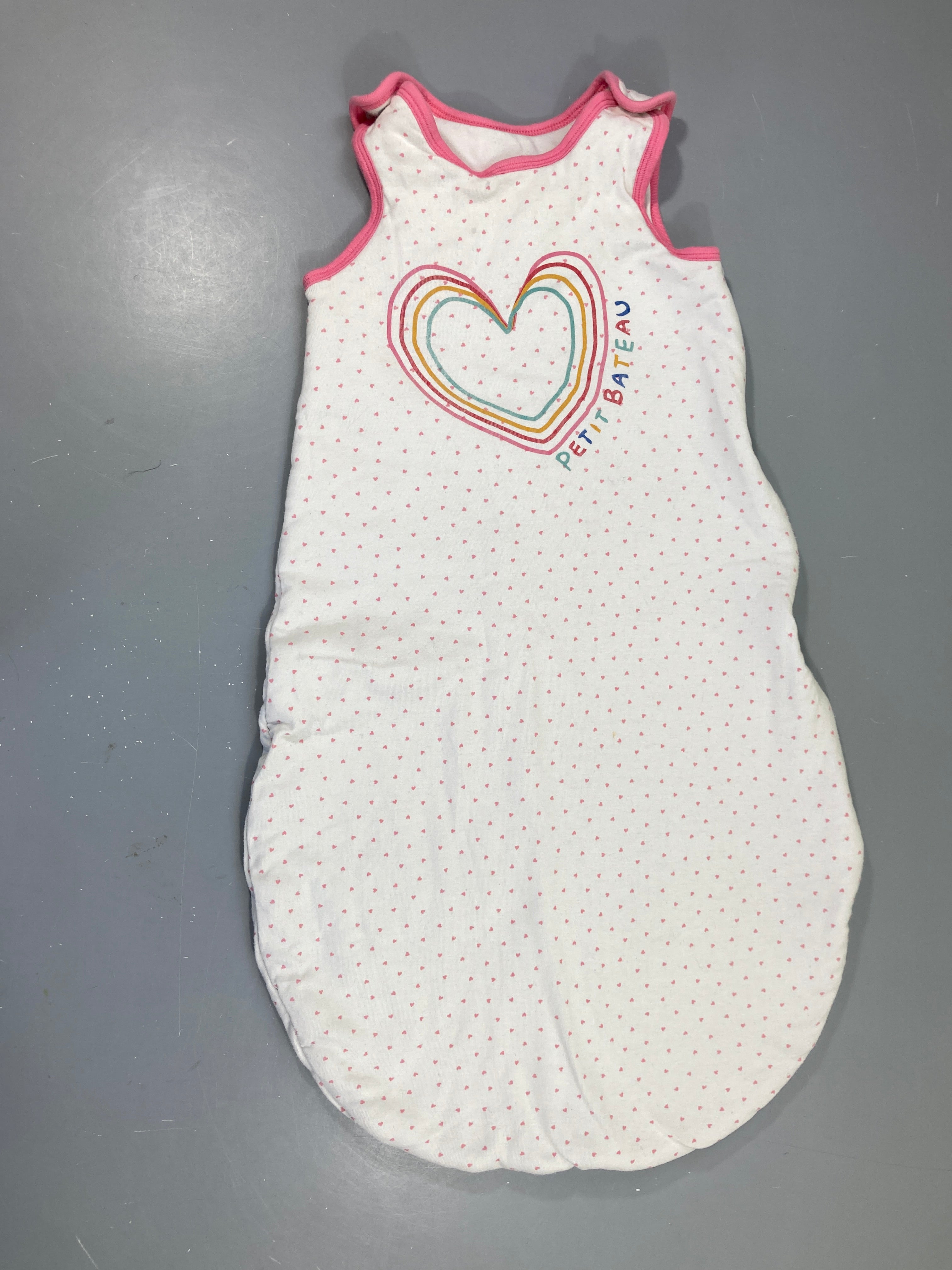 Sac de couchage blanc coeurs roses ouatiné