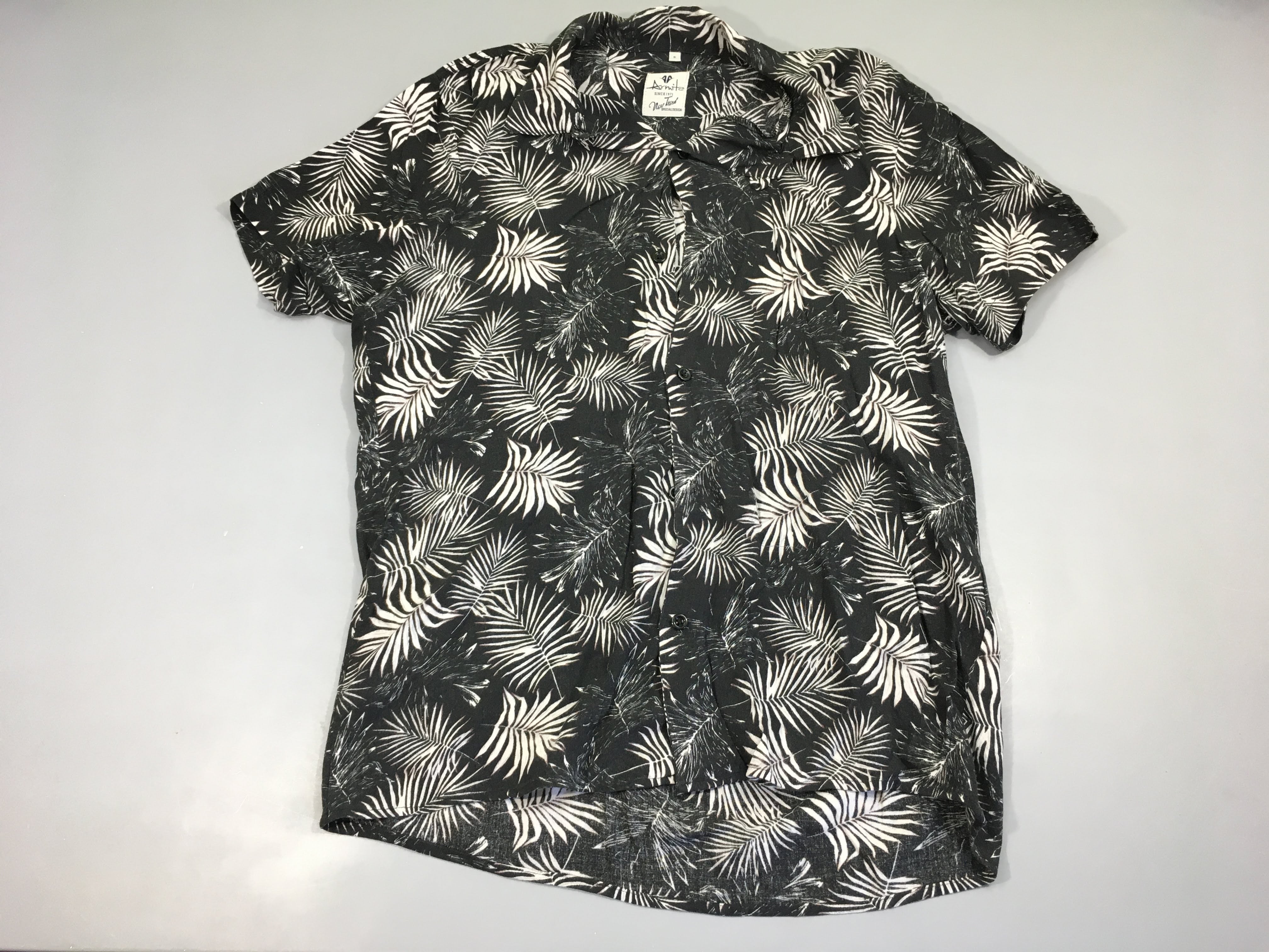 Chemise m.c fluide noire feuillage blanc