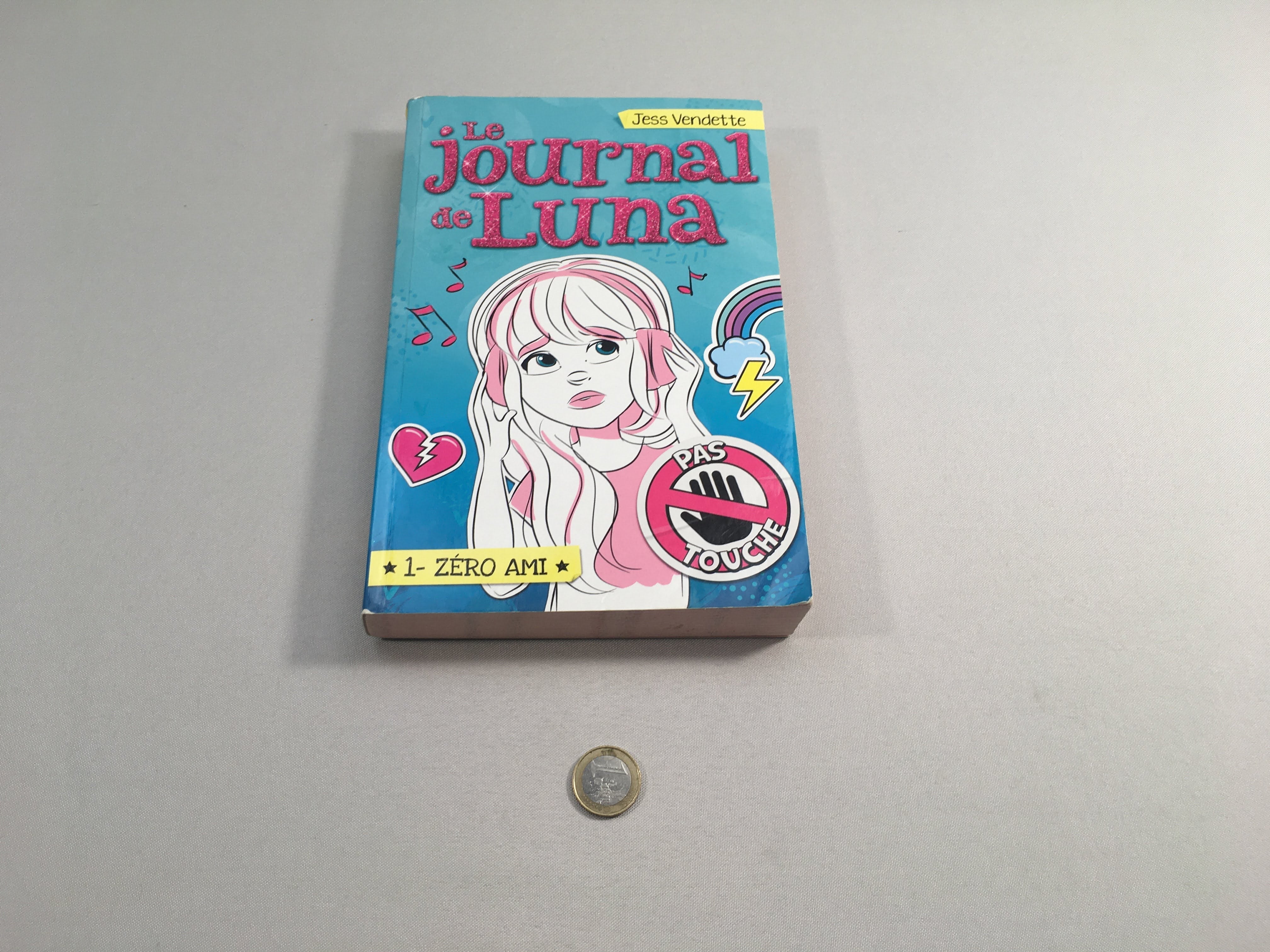 Le journal de Luna, 1. Zéro ami