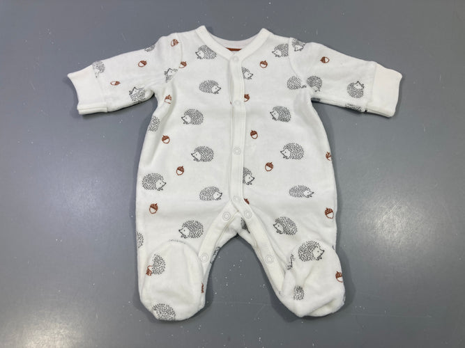 Pyjama blanc, hérissons et glands brodés, moins cher chez Petit Kiwi