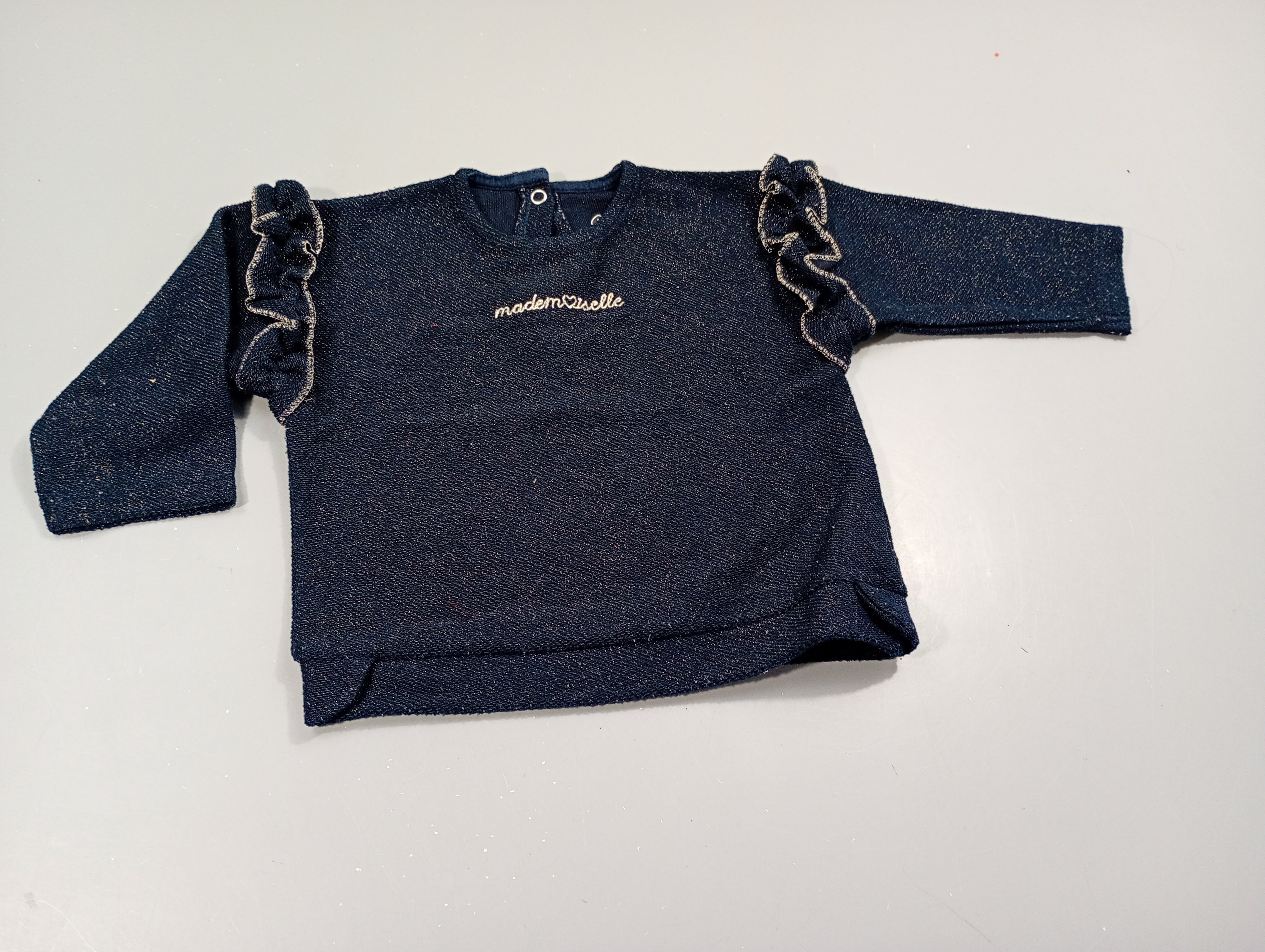 Pull léger bleu marine  texturé à paillettes dorées 