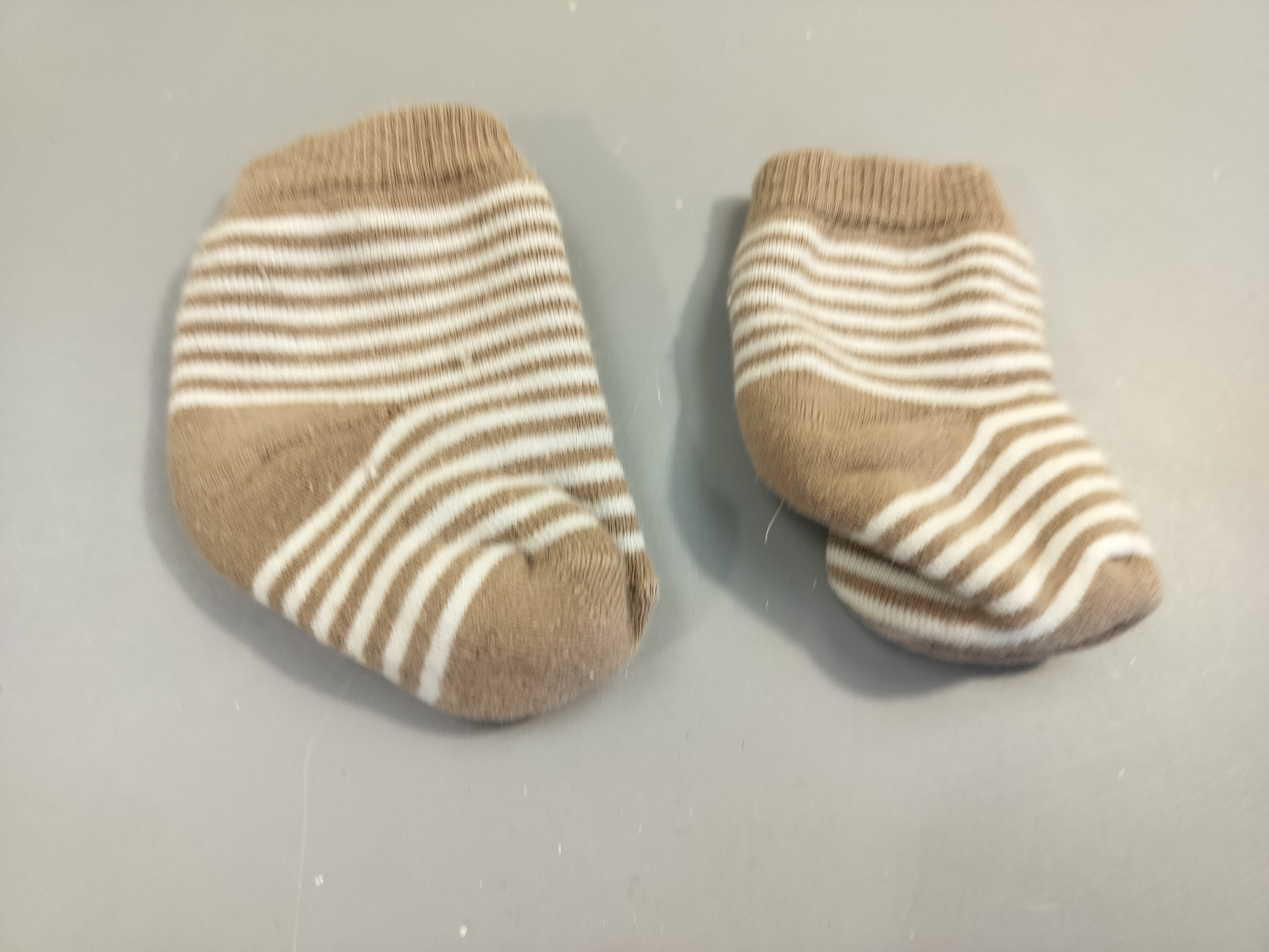 Chaussettes bébé blanches rayé brun . 15-17